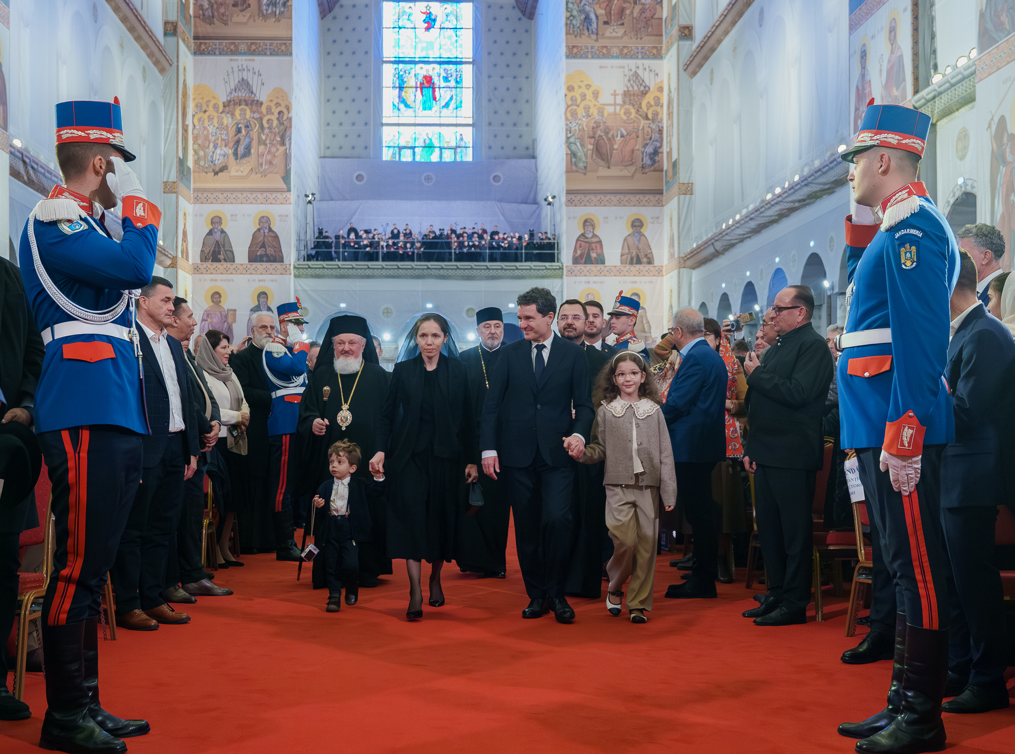Dana Budeanu a criticat ținuta aleasă de Mirabela Grădinaru, partenera lui Nicușor Dan, la sfințirea Catedralei Mântuirii Neamului: „Alo, protocolu’ Cotroceni?”