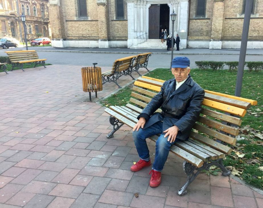 REPORTAJ / Drama unui fost profesor universitar din Timișoara. Bolnav de Parkinson, Vasile Solomeș a ajuns pe străzi, renegat de familie