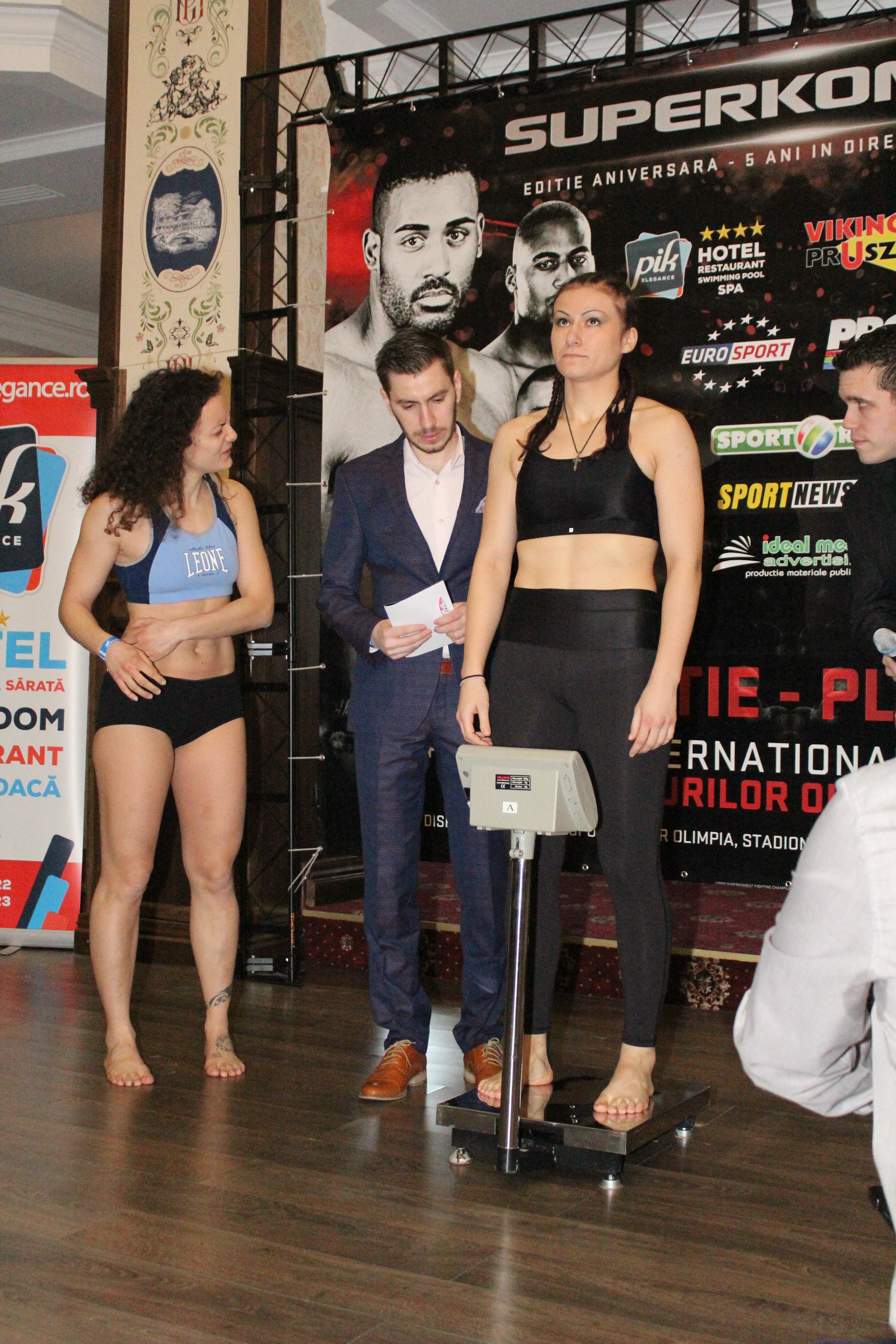 Luptătorii de la Superkombat Ploiești s-au confruntat pentru prima dată la cântarul oficial / GALERIE FOTO