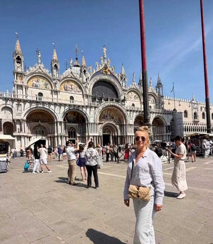 Anamaria Prodan, vacanță în Italia cu fiicele și iubiții acestora. Cu ce se ocupă Sarah și Rebecca Dumitrescu