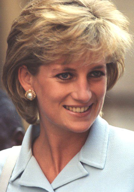 FOTO | Replica de neuitat a Prințesei Diana pentru Camilla Parker