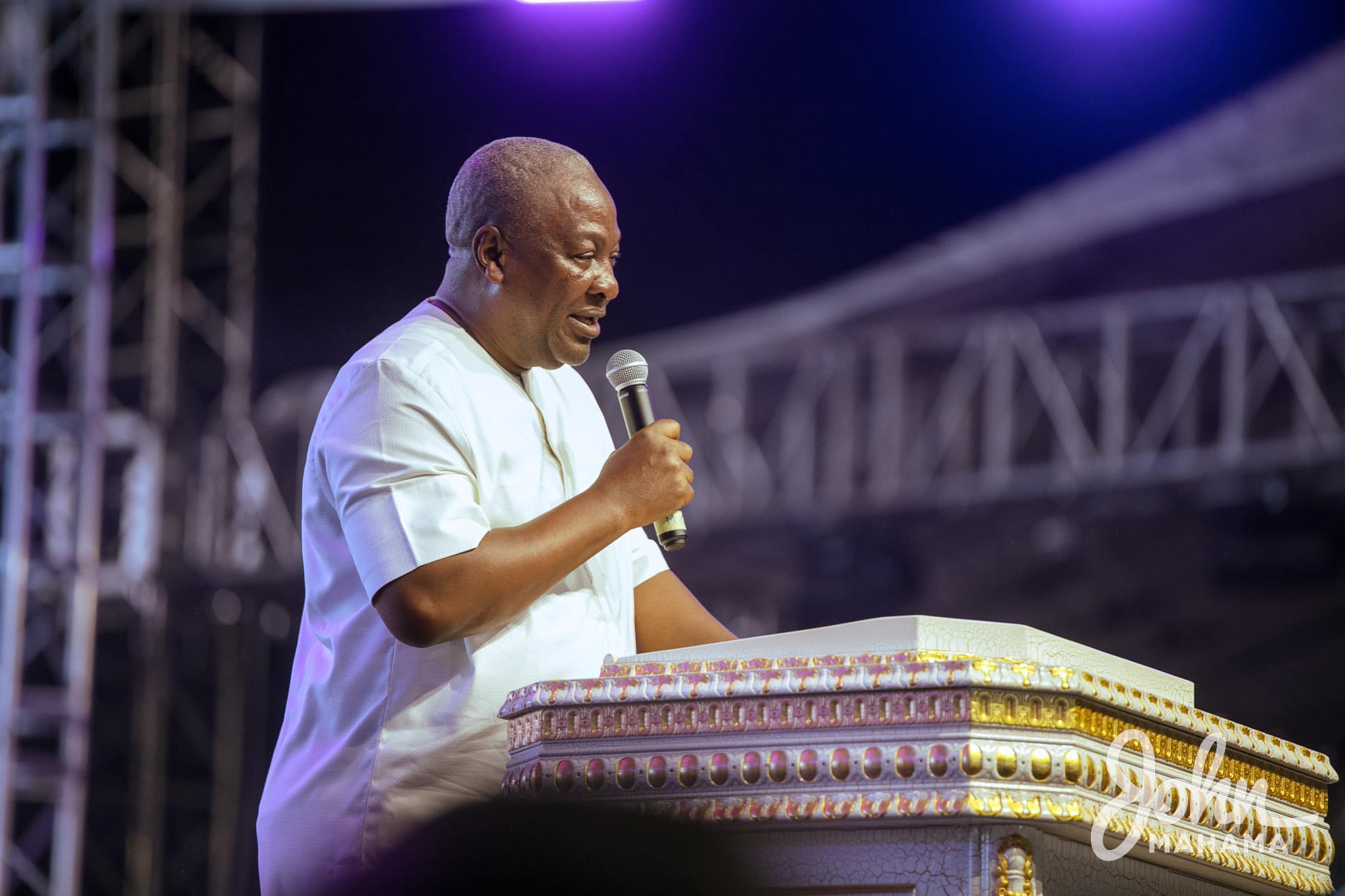 John Mahama promises to restore collapsed banks if he wins 2024 elections