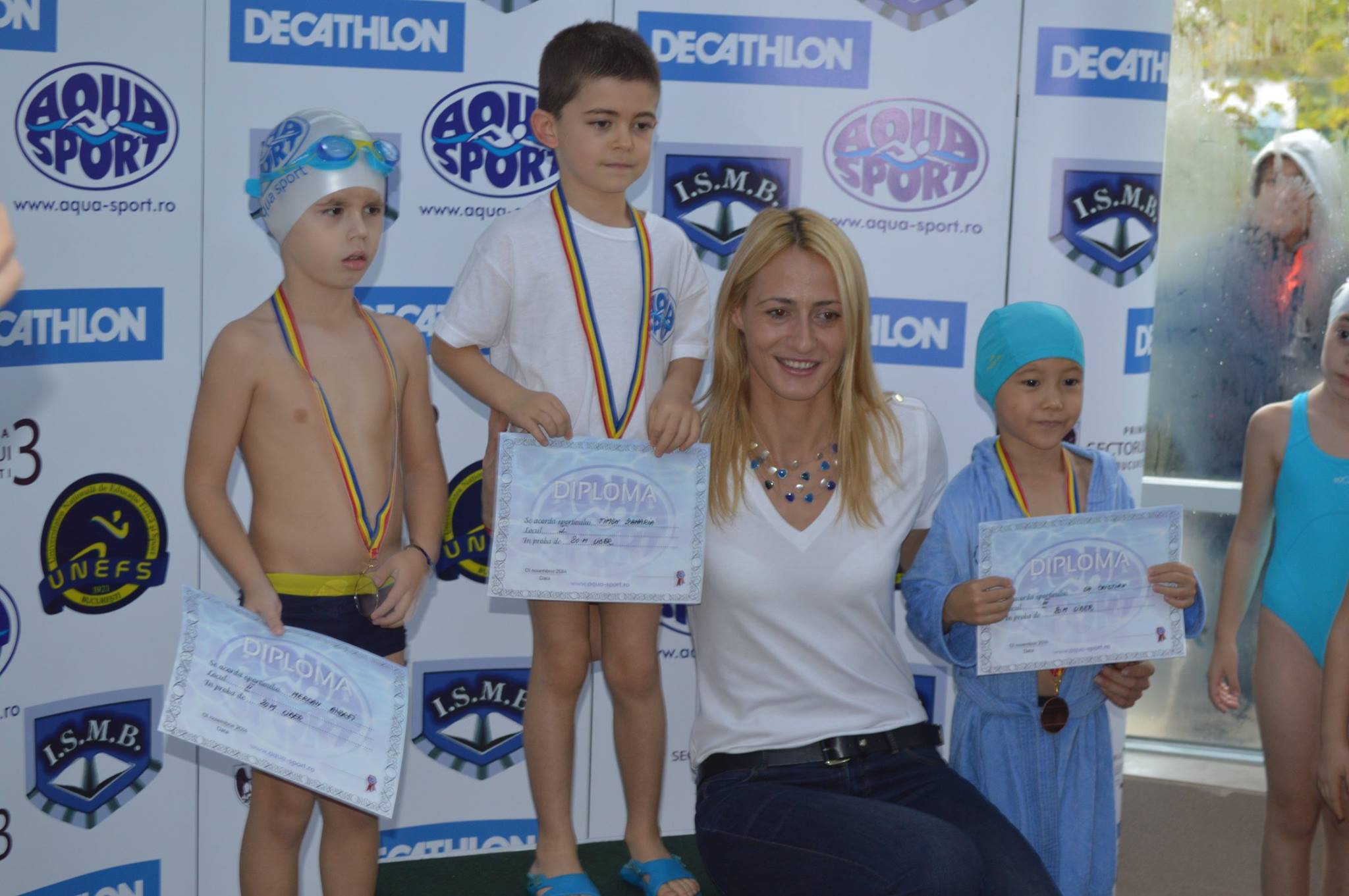 GALERIE FOTO / Camelia Potec, alături de viitorii campioni ai nataţiei româneşti