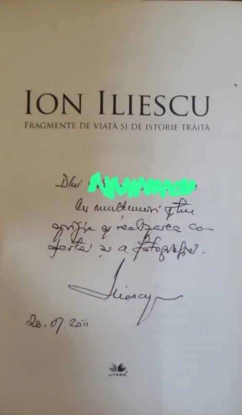 Cu cât se vinde o carte cu autograful lui Ion Iliescu. Prețul e destul de ridicat
