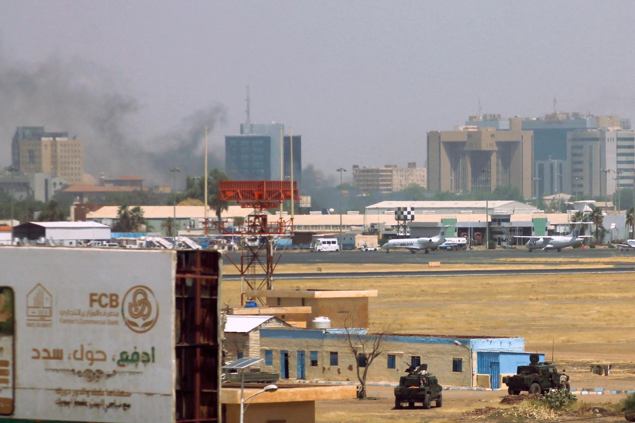 Lovitură de stat în desfășurare în Sudan. Ciocniri între armată și trupele paramilitare la Khartoum