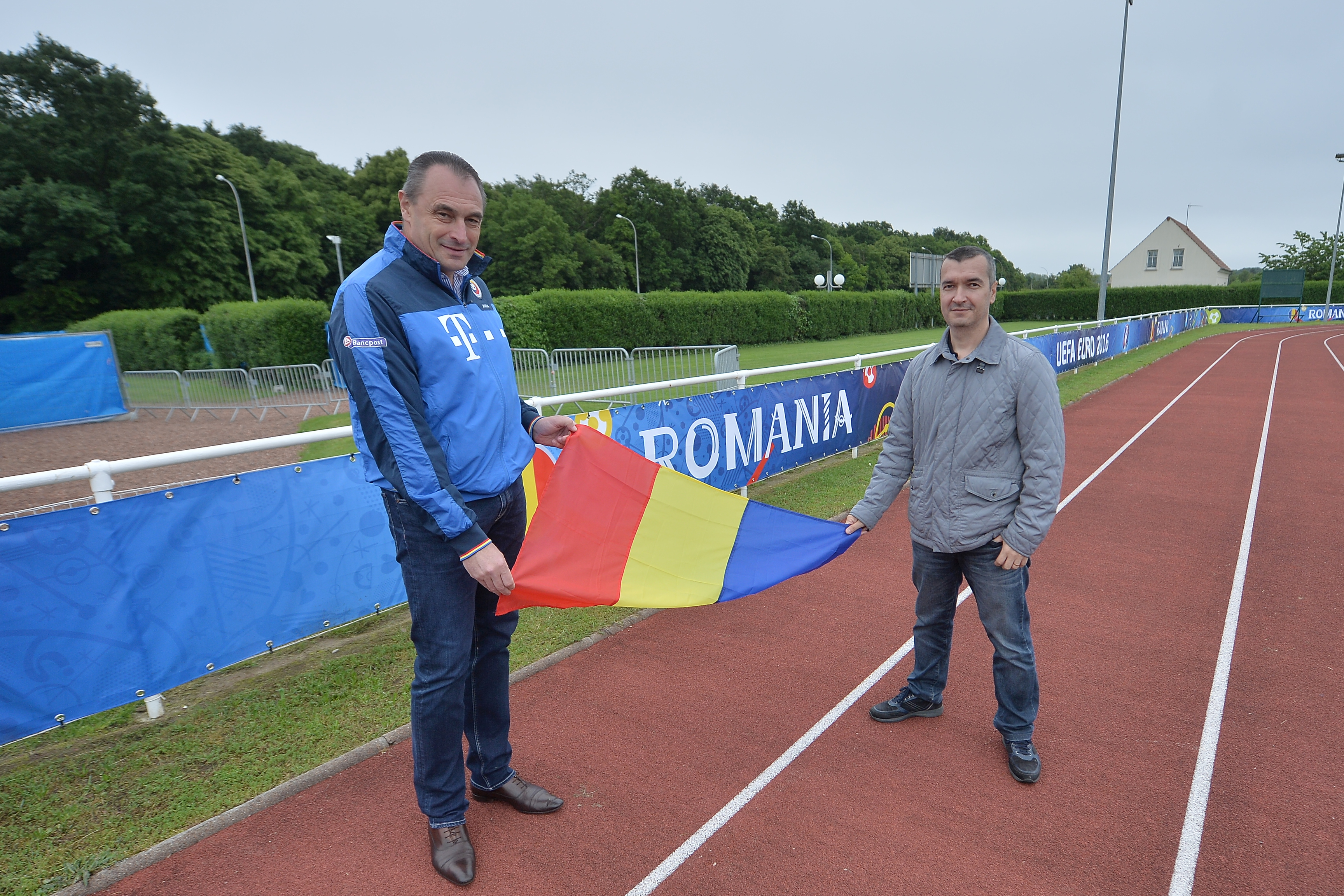 Libertatea, la Euro 2016. Hotelul tricolorilor, terenul de antrenament, Parisul sub ape, fanzone-ul și gloanțele de la Bataclan | EXCLUSIV