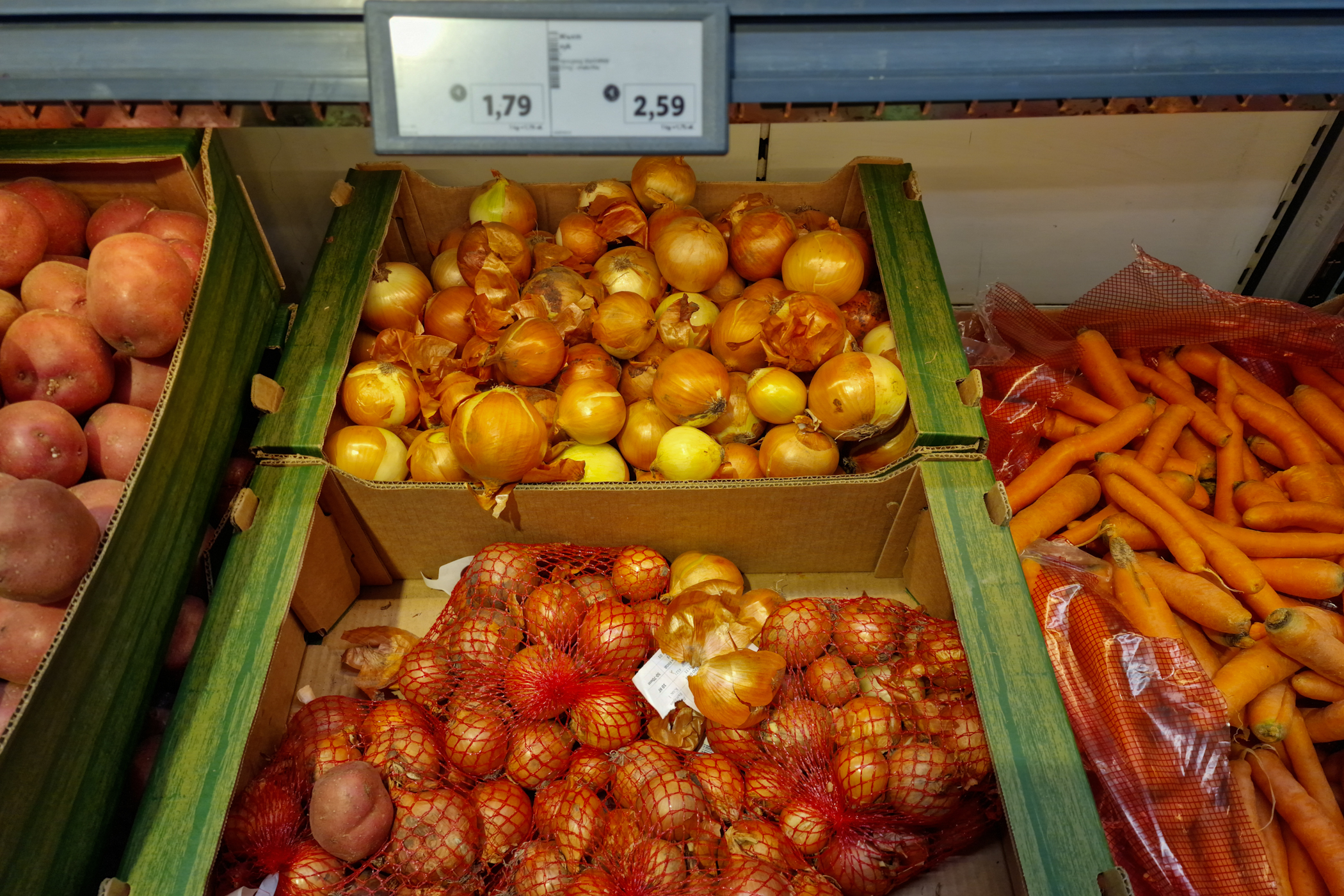 PODUL PRIETENIEI ALIMENTARE înainte de Crăciun și Revelion. Am comparat prețurile din Bulgaria cu cele din România. Mai e o afacere să mergi la vecini pentru cumpărături?