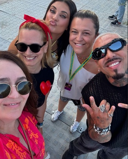 Cum s-a îmbrăcat Andreea Esca la Neversea 2024. Prezentatoarea a dansat cu Mihai Rait Dragomir, Dorel din „Las Fierbinți”