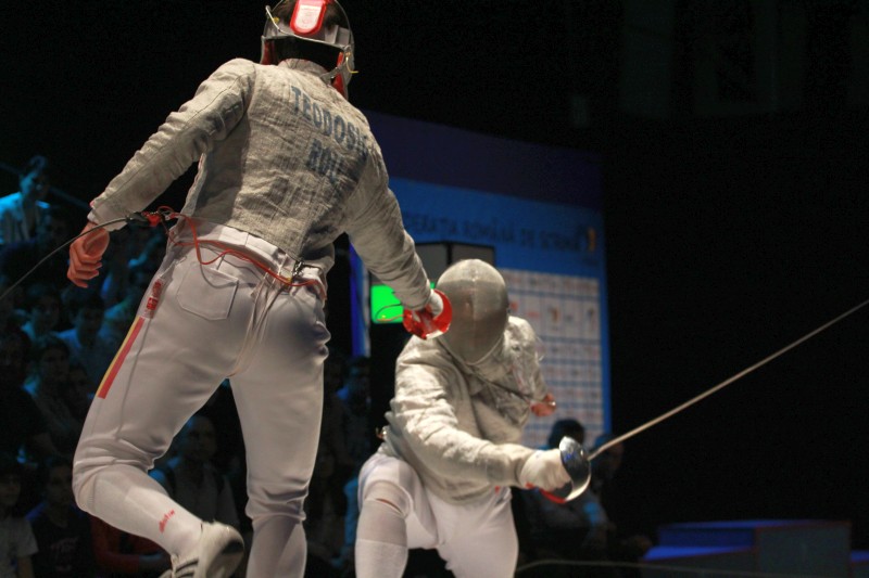 Simona Pop și Tibi Dolniceanu sunt campionii României la spadă, respectiv la sabie / FOTO