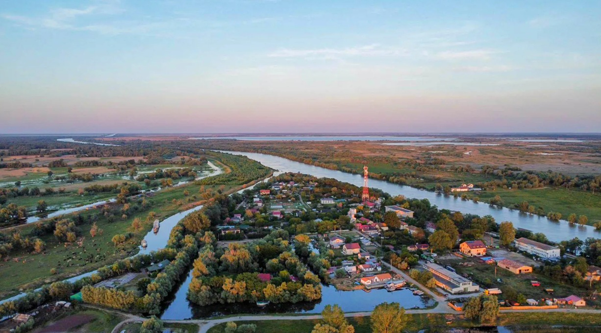 Cum arată insula privată cu resort de lux din Delta Dunării care a fost scoasă la vânzare cu o reducere de 54%. Cât costă întreaga proprietate