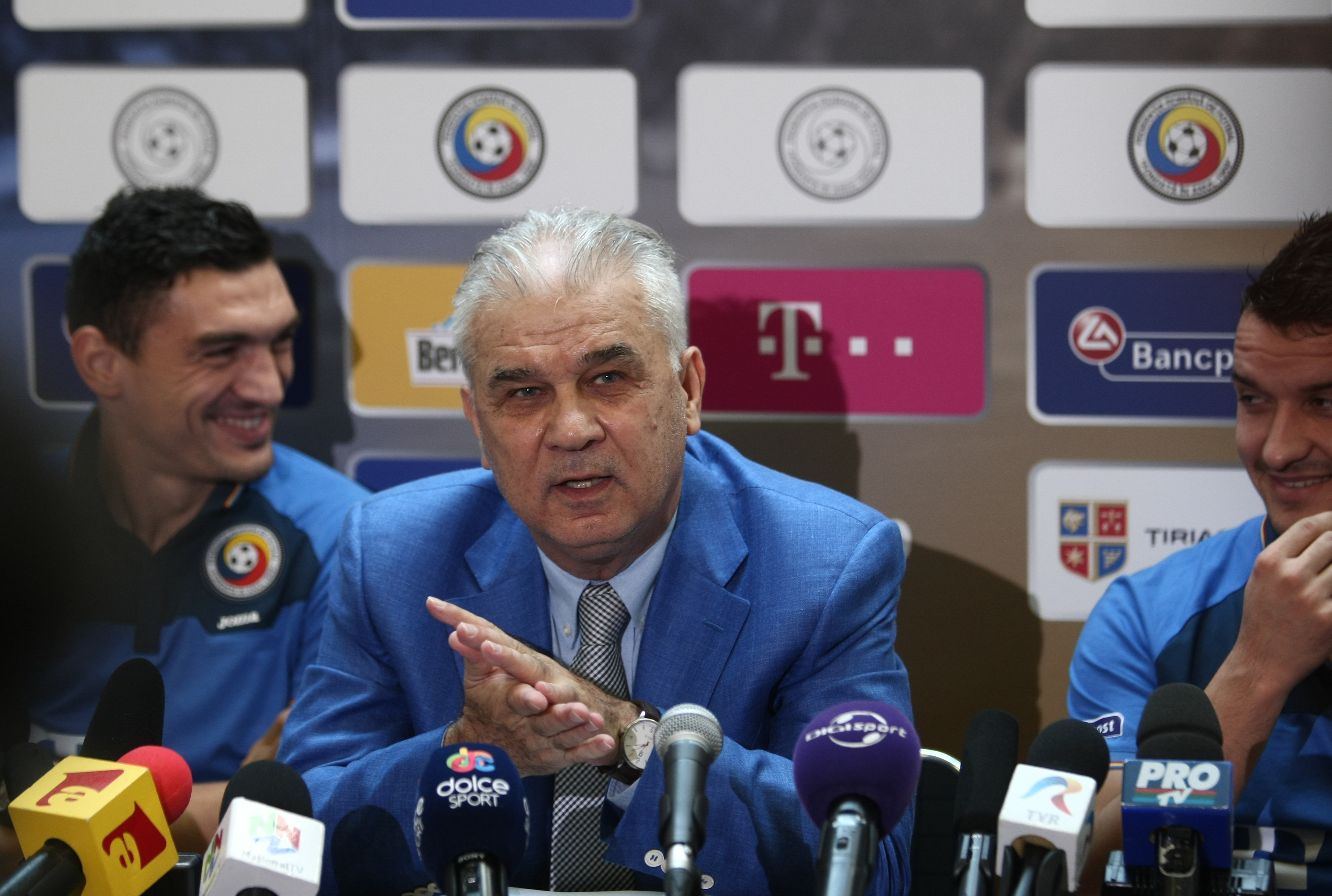Schimb de replici fabuloase între Iordănescu și Budescu. ”Aștept să te apuci de fotbal”. ”Ce vrei, bă, cine ești?” / GALERIE FOTO