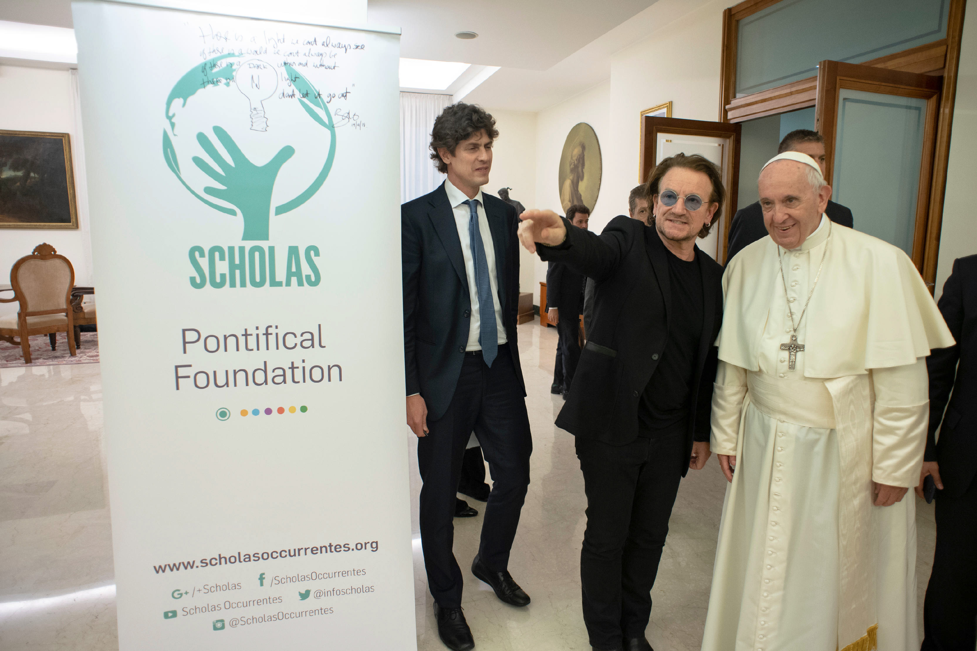 FOTO | Bono a discutat cu Papa Francis despre scandalurile de agresiune sexuală din Biserică: Se putea vedea durerea pe chipul lui