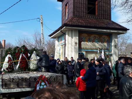 Victimele triplei crime din Brașov, înmormântate în satul nemțean Totoieşti. Părinţii Monicăi Buliga au aflat oroarea de la televizor/ FOTO