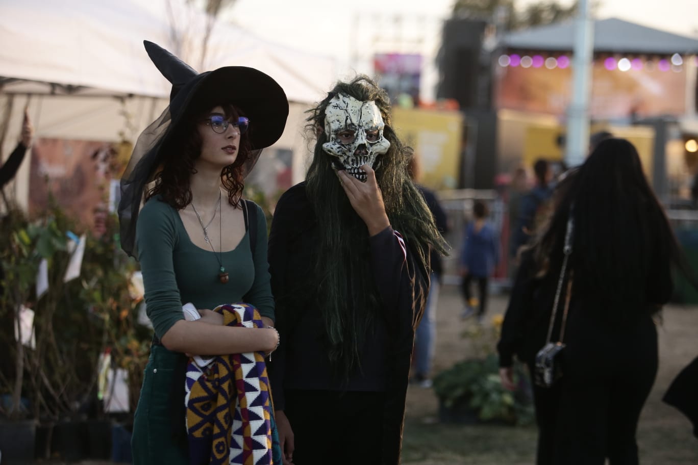 FOTOREPORTAJ. Lacul Morii s-a transformat pentru cel mai mare festival de Halloween din România cu 15,5 tone de dovleci și peste o mie de baloți de paie