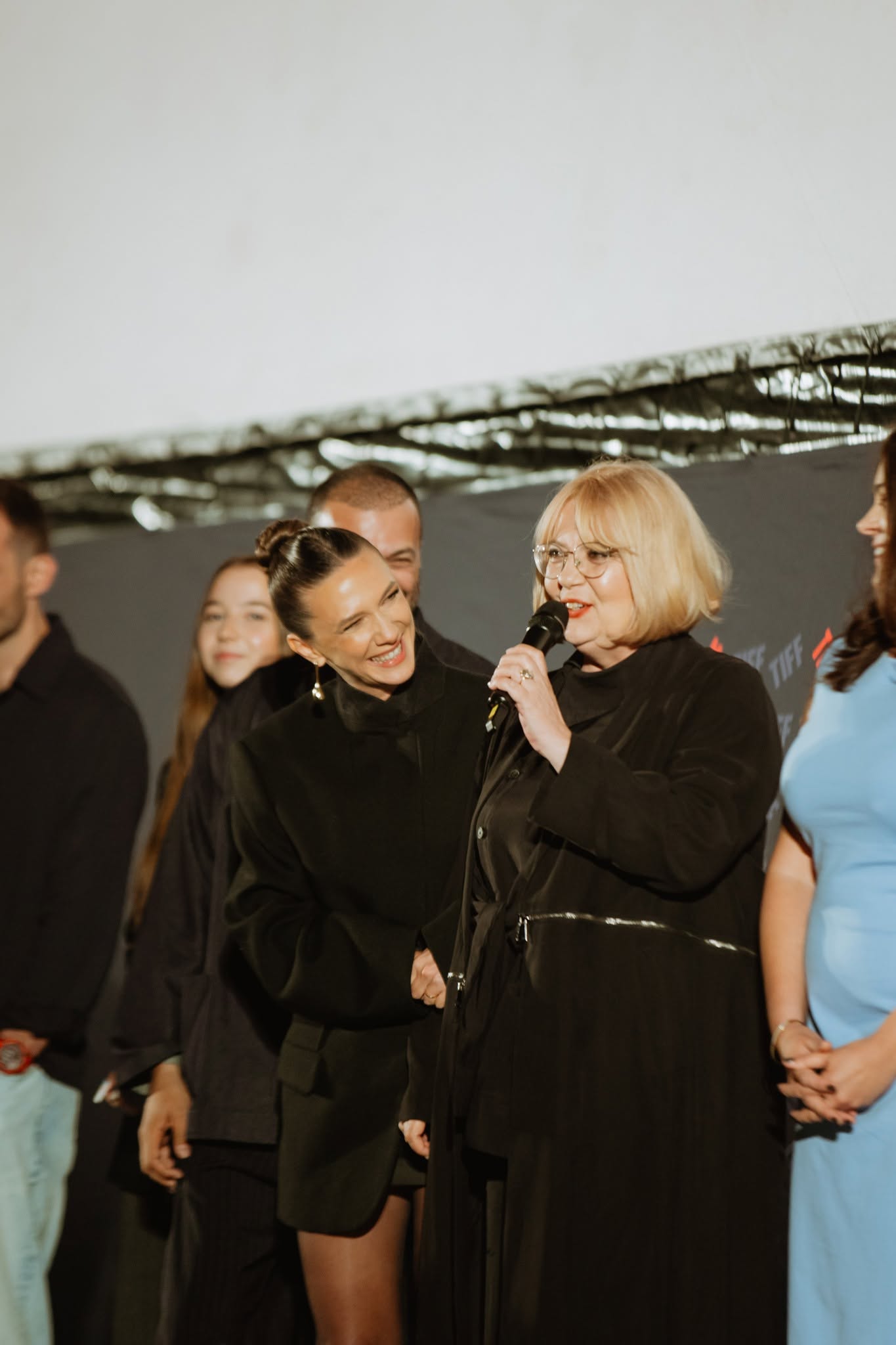 Vedete pe covorul roșu la TIFF 2026. Florin Piersic a sărutat-o pe frunte pe Nadia Comăneci în fața tuturor celor prezenți