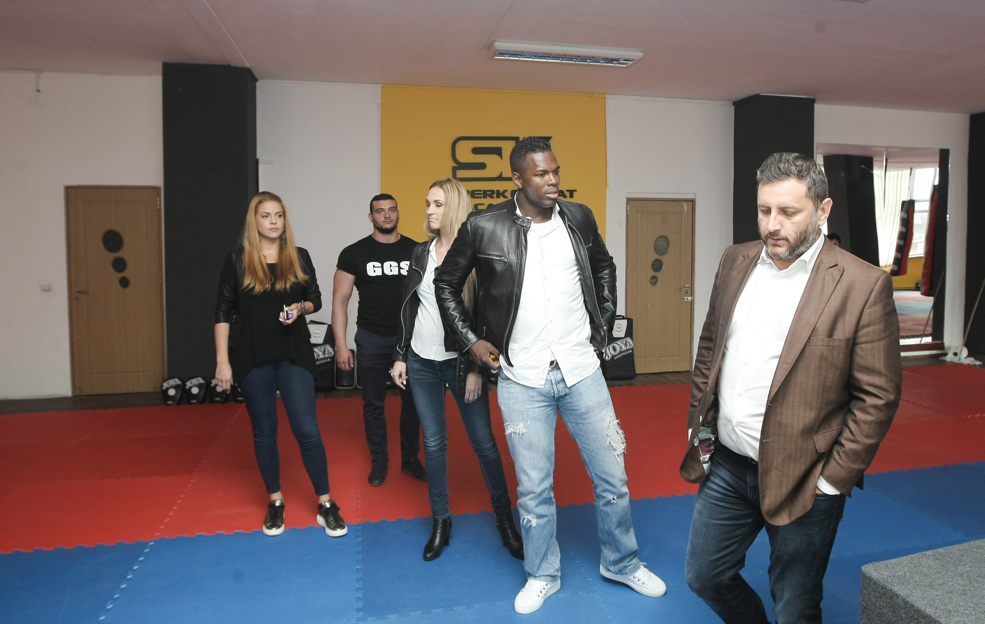 SUPERKOMBAT BUCUREȘTI: Luptătorii au dat proba cântarului în noua Academie Superkombat, lansată în prezența lui Remy Bonjasky | GALERIE FOTO