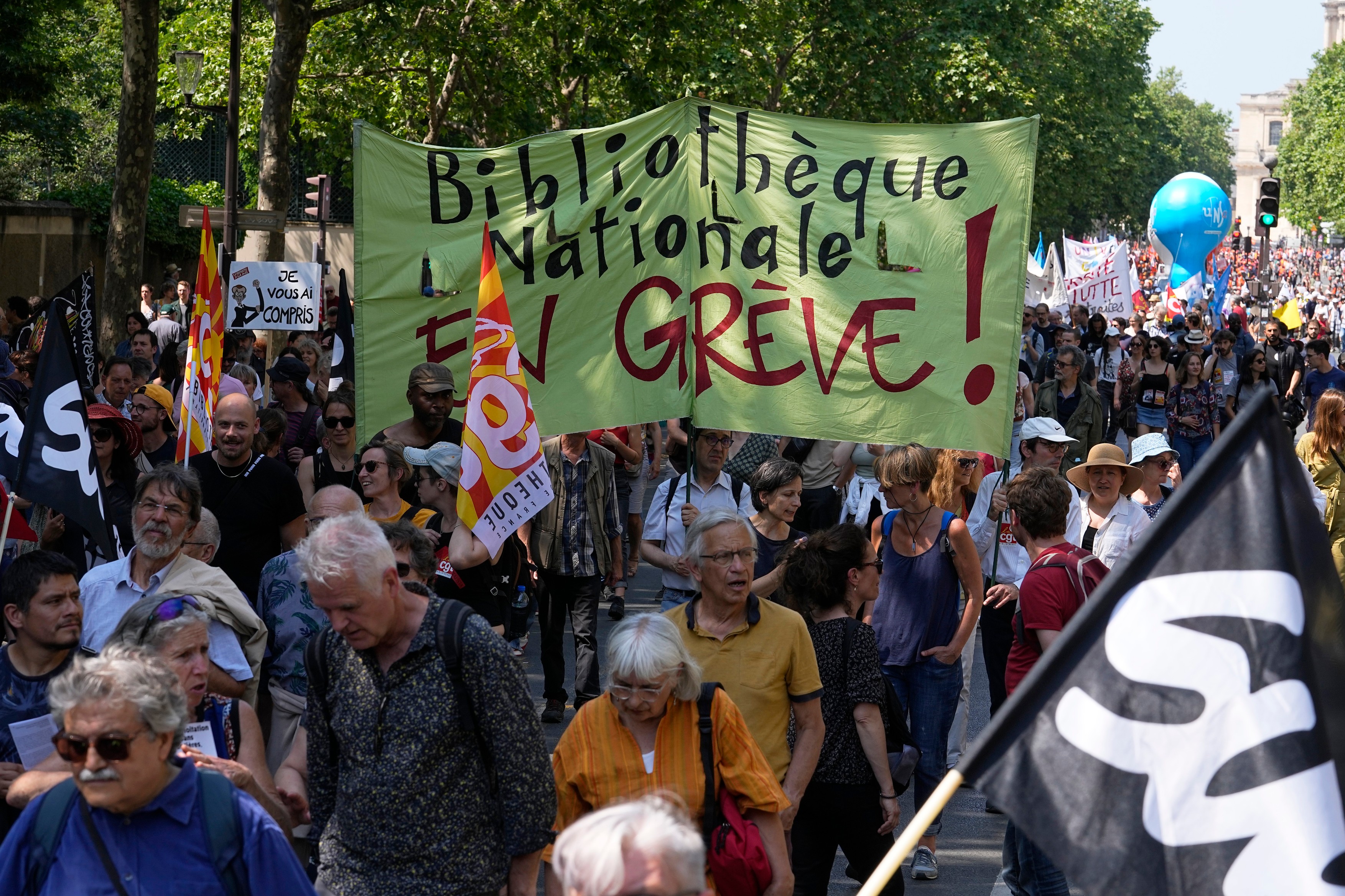 Noi proteste în Franța față de reforma pensiilor. Manifestanții au ocupat pentru scurt timp sediul Jocurilor Olimpice de vară din Paris