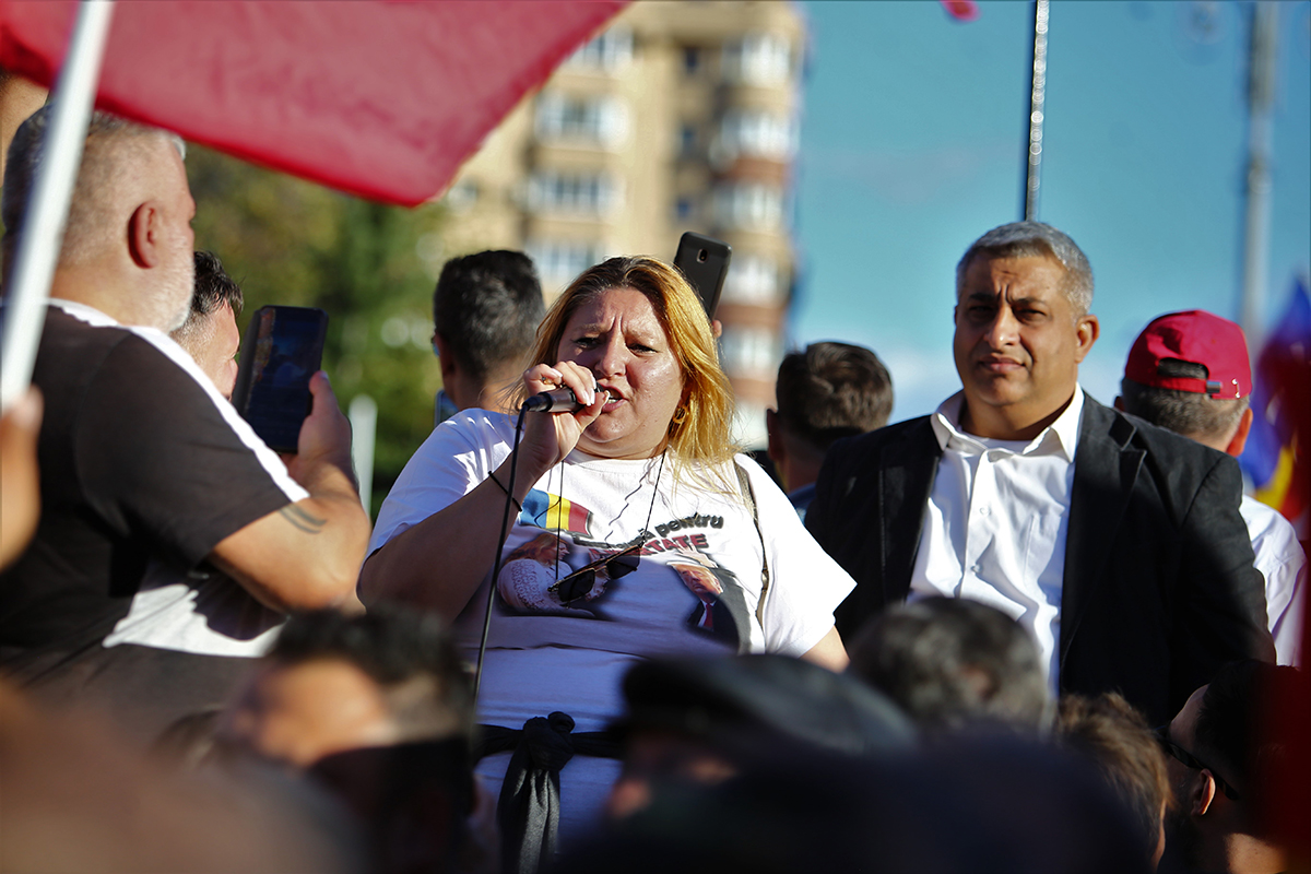 George Simion și Diana Șoșoacă s-au certat pe protestul din Piața Victoriei. Senatoarea a virat de la „Bine ați venit, fraților!”, la „Trădătorule, ți-ai bătut joc de AUR!”