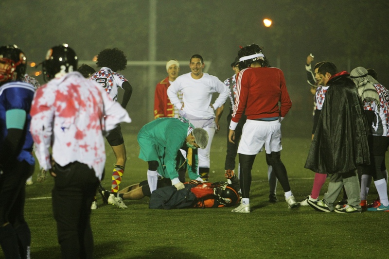 FOTO / Meci de groază la ”Arcul de Triumf”! Arlechinii şi Rebelii au jucat rugby-fotbal american
