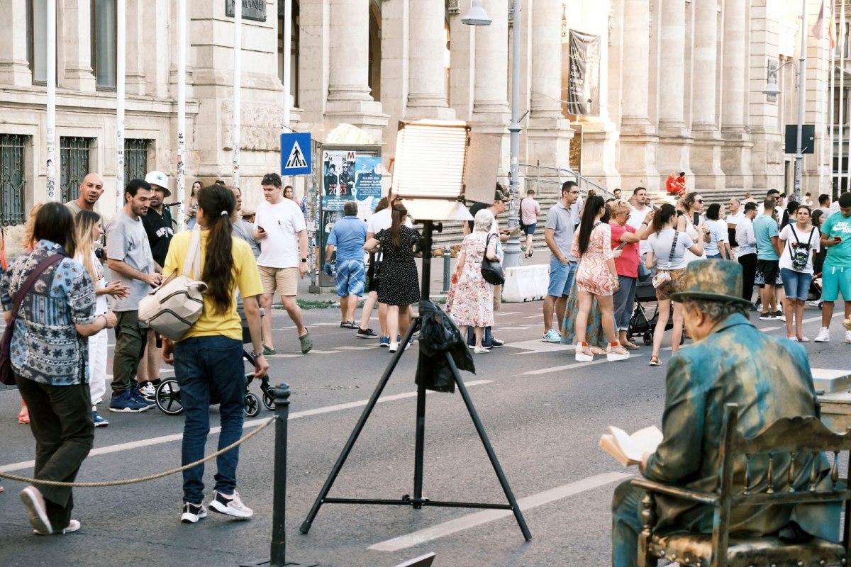 Weekend muzical pe Calea Victoriei, la „Străzi deschise”, cu miniconcerte pop, pop-rock, hip-hop, jazz și funk