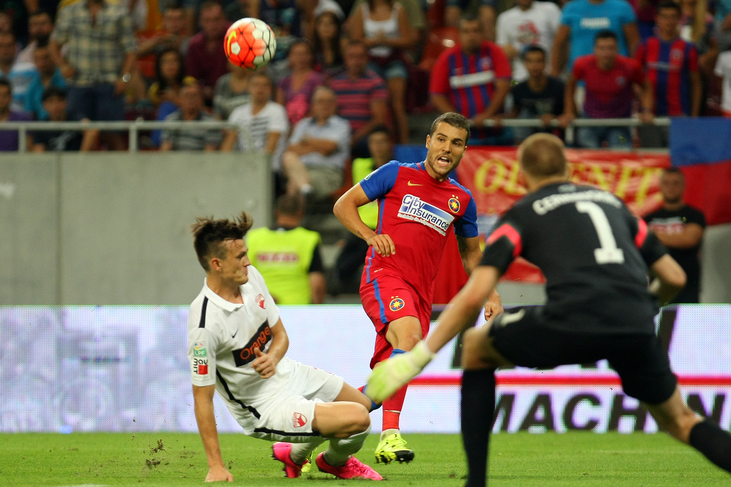 ZEROic! Steaua, blocată de Dinamo, după un derby intens, dar nul. Niște reumatici care au vrut să dea totul. Tribunele n-au reușit să înscrie în locul lor! / SUPER GALERIE FOTO