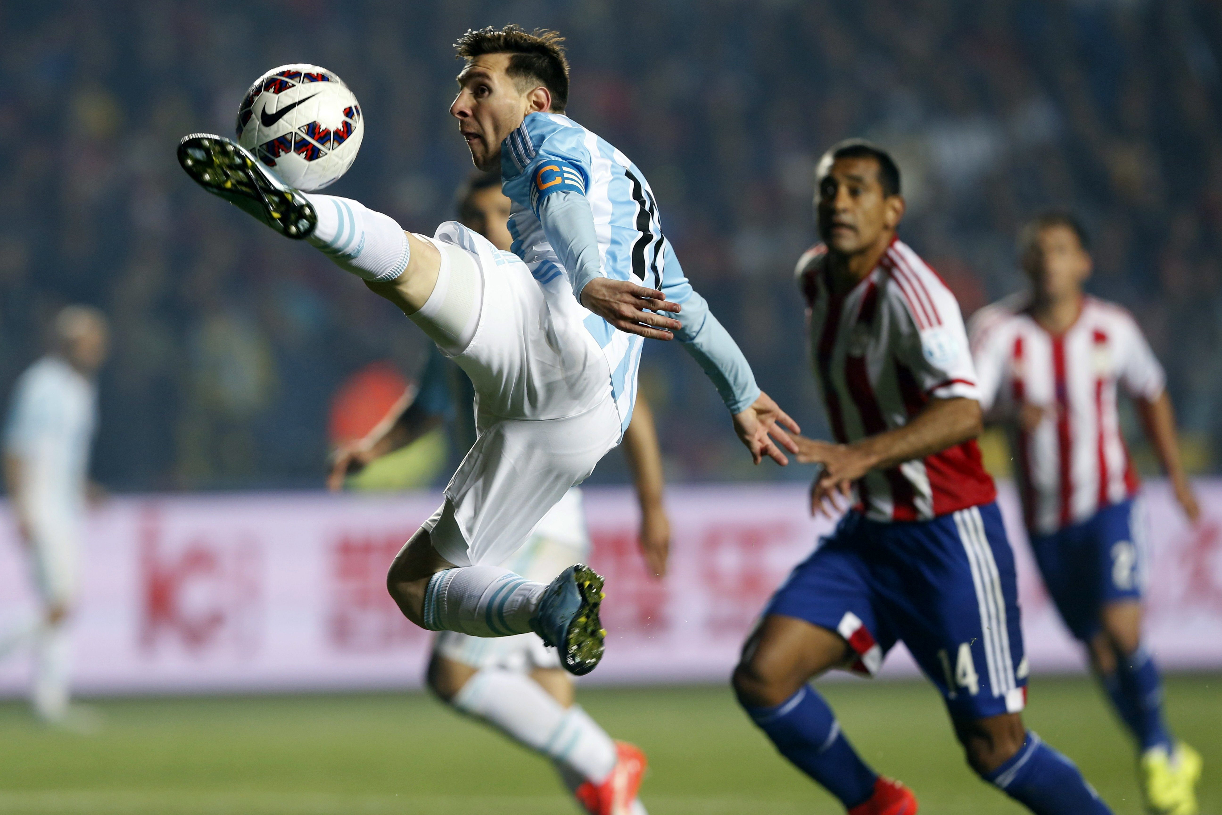 Argentina a spulberat Paraguay şi va juca în finală cu Chile. Messi, "Omul Meciului" / FOTO&VIDEO