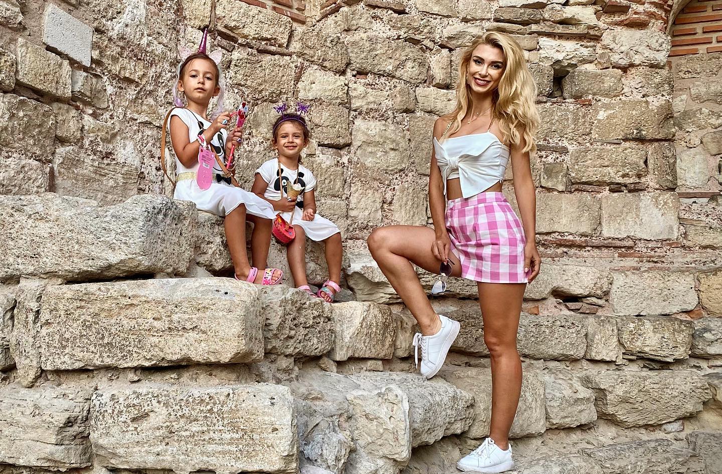 De ce Andreea Bălan și-a retras fetele de la privat și le-a mutat în sistemul de învățământ de stat: „Ele sunt foarte fericite”