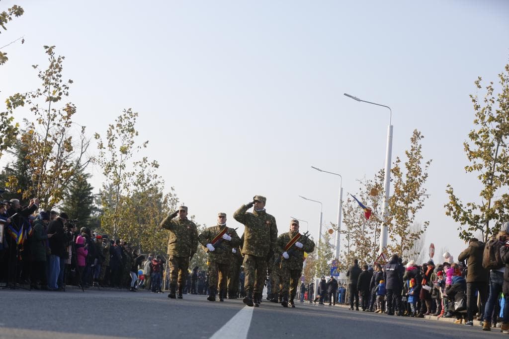 GALERIE FOTO/ Un militar de la Buzău a avut nevoie de îngrijiri medicale de 1 Decembrie. I s-a făcut rău cel mai probabil din cauza gerului