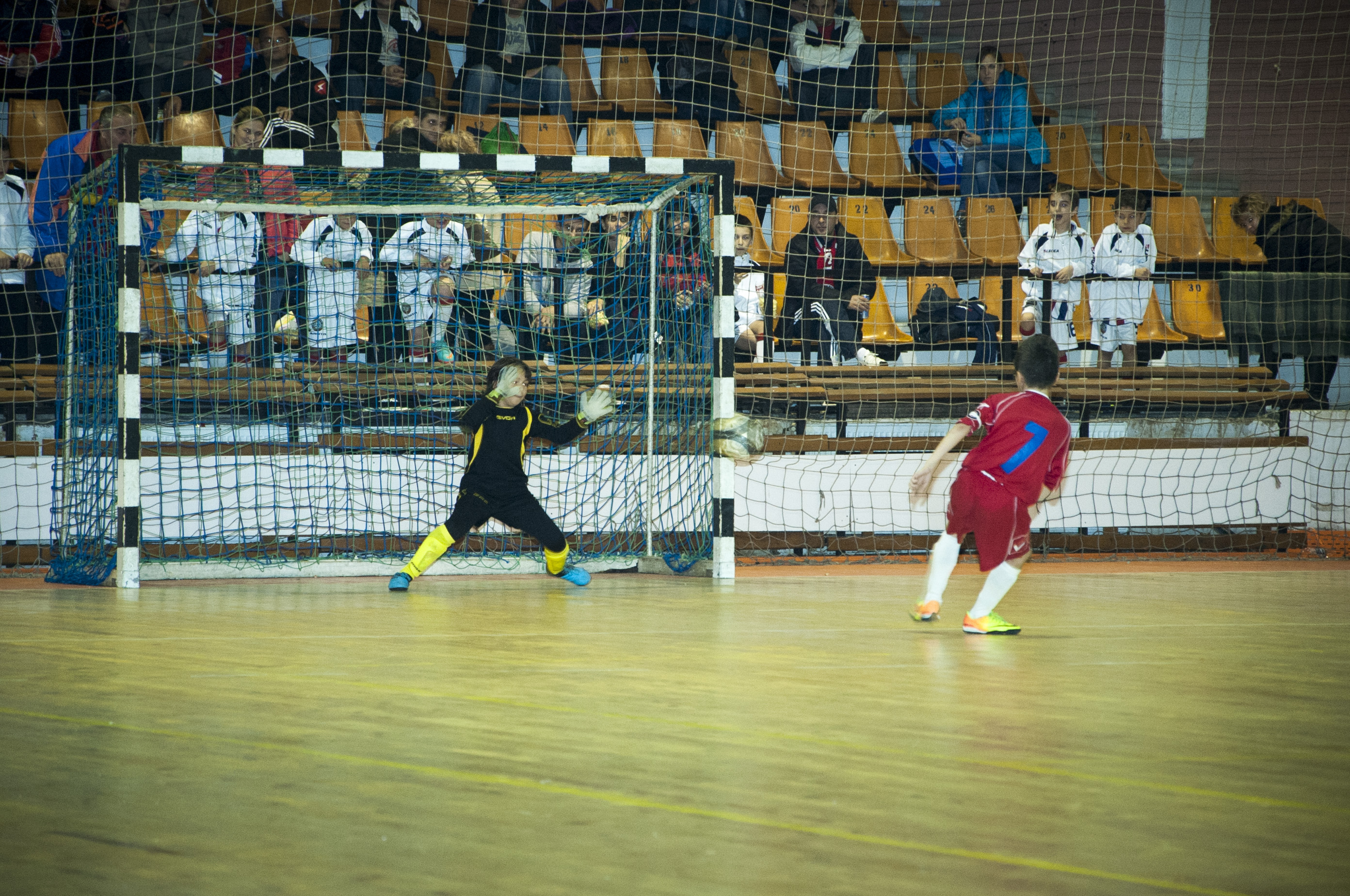 Cel mai tare turneu de fotbal pentru copii, Kids Winter Cup, reunește 42 de echipe și peste 500 de prichindei