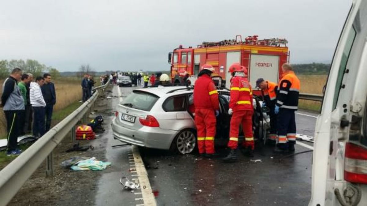 UPDATE / Trafic blocat pe DN1, în zona Porumbacu de Jos. O persoană a murit și trei au fost rănite