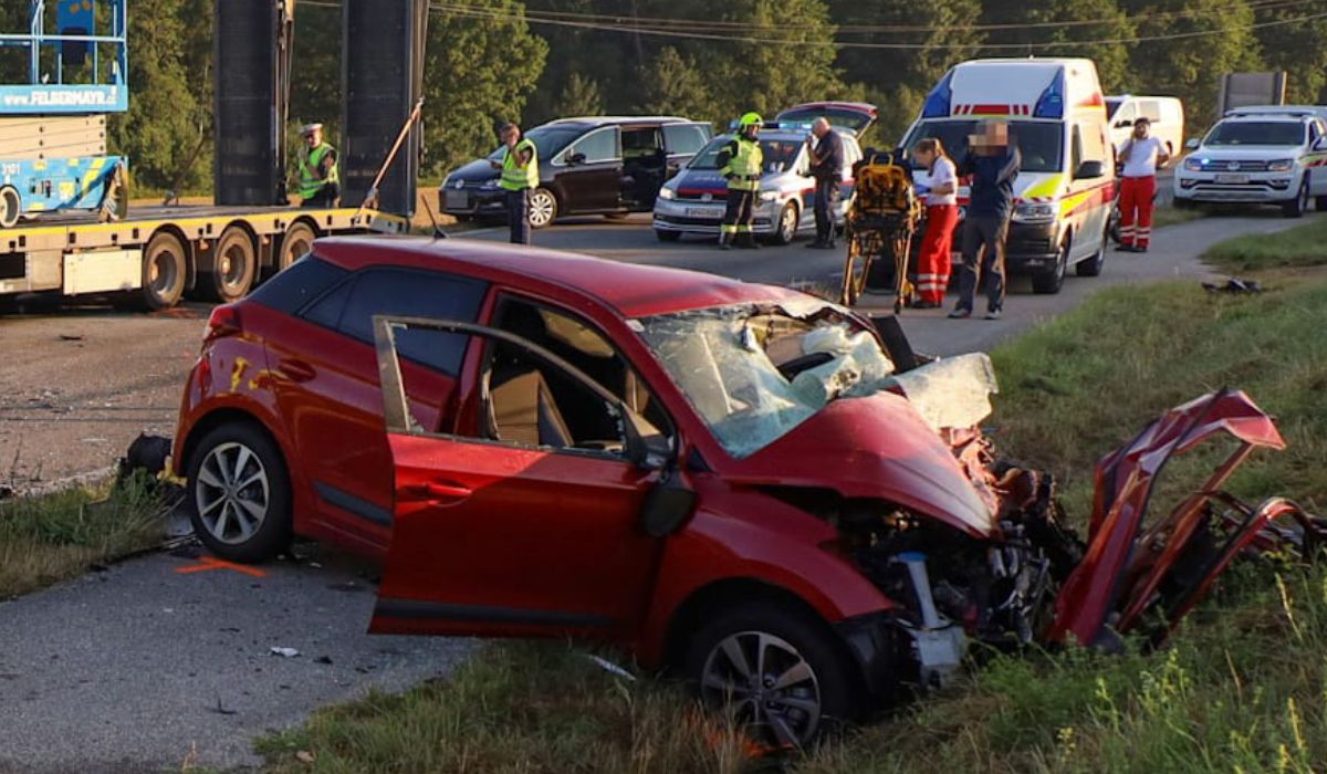 Un frate și o soră au murit aproape la fel, în câte un Hyundai roșu lovit de un camion, la doi ani distanță, în Austria