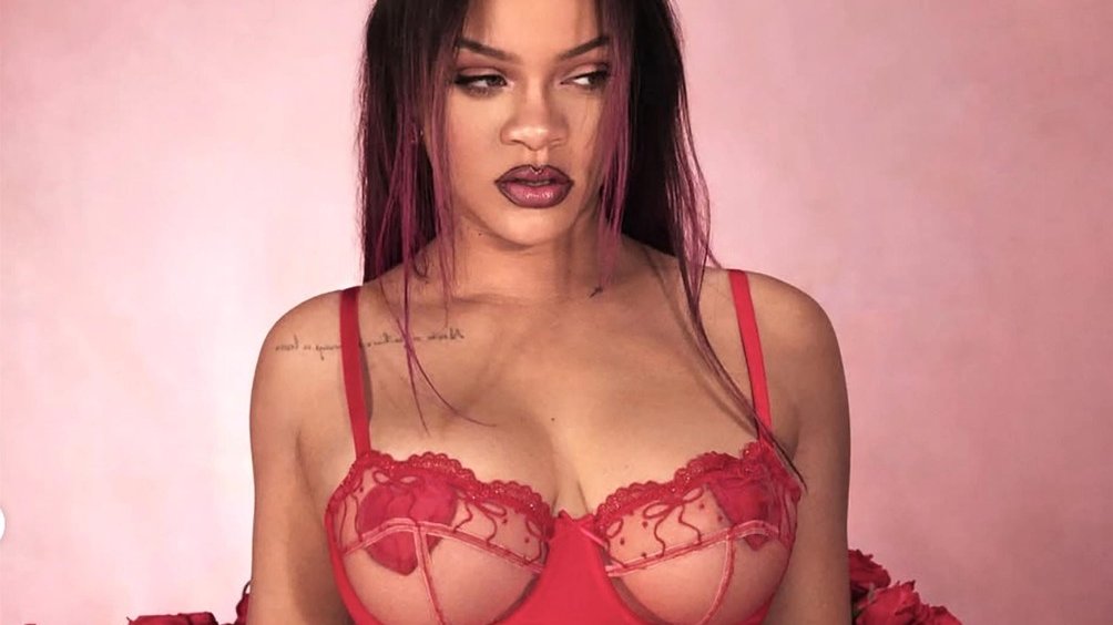 A világ legjobb nője levetkőzött! Rihanna kínfakasztóan szexi, mindenkinek látnia kell - fotók
