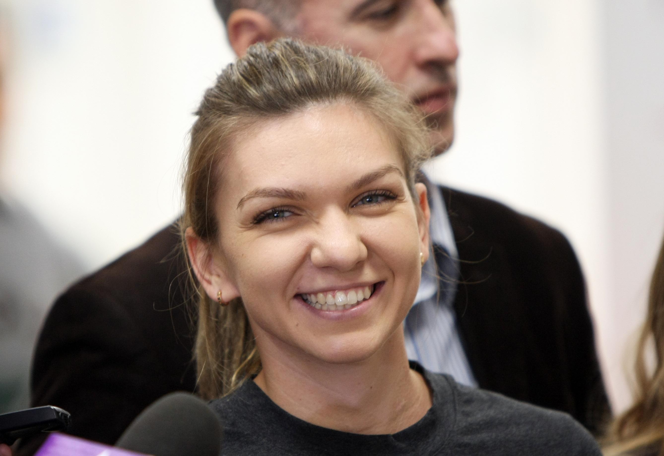 Simona Halep nu suflă în fața lui Ion Țiriac: ”Nu mă antrenez cât ar trebui”! Își oblojește rănile și fuge cu Costa peste hotare / GALERIE FOTO