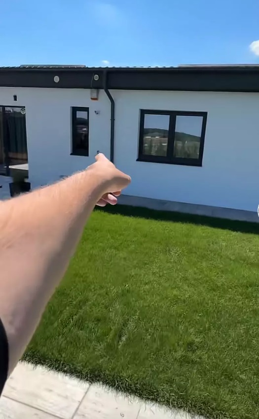 Imagini cu vila lui Marcel Andrei de la „Insula Iubirii”. Casa are trei dormitoare, dar și piscină și jacuzzi