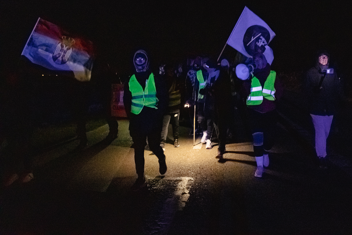 Cum protestează studenții sârbi prin marș și de ce strigă numele Laurei Kovesi