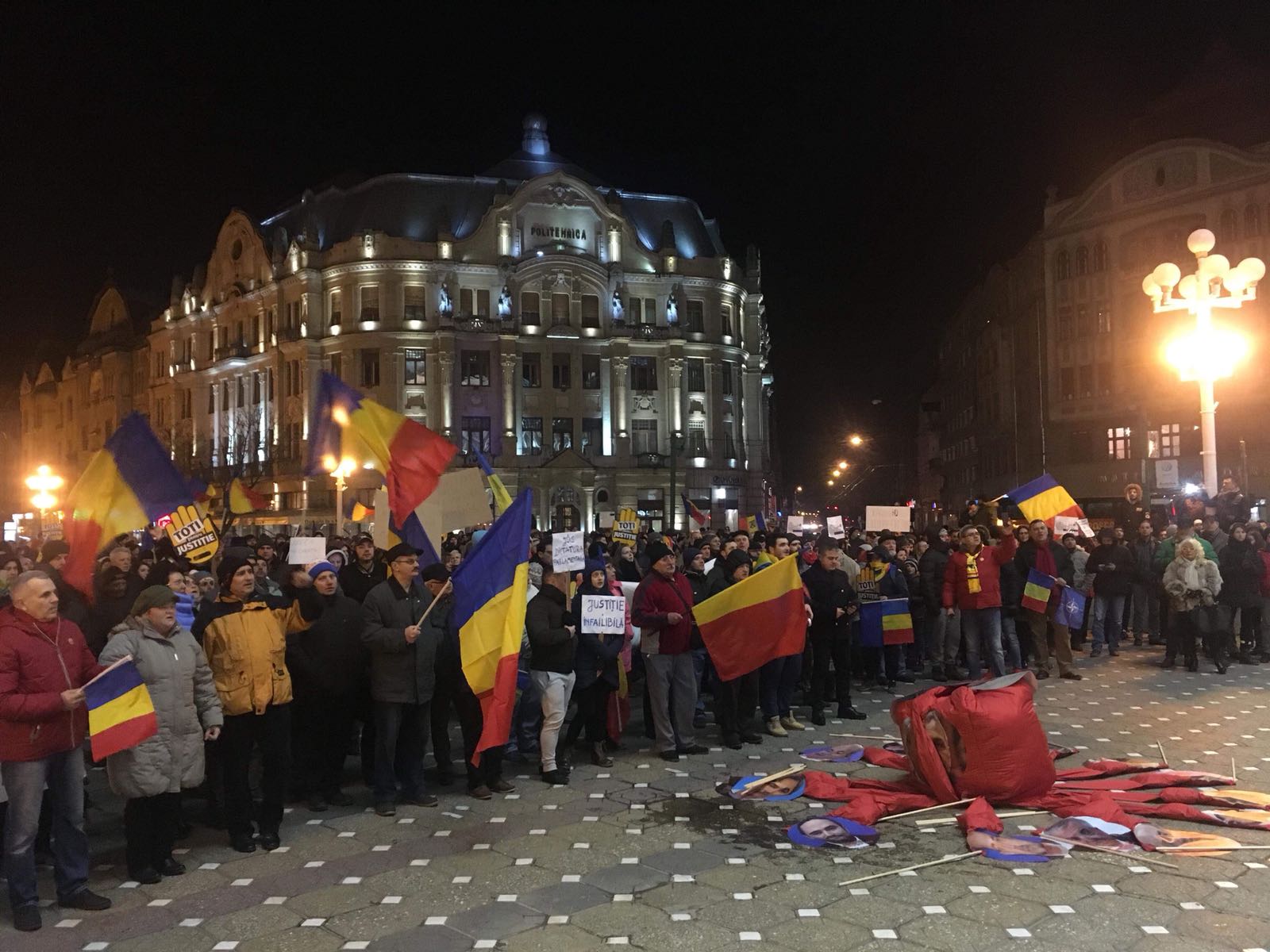 Proteste și în restul țării. Mii de oameni au ieșit în stradă să își strige nemulțumirile