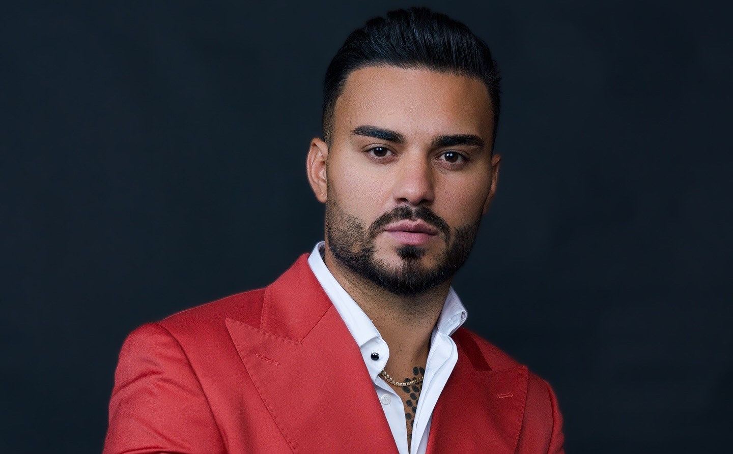 Momentul când Jador a fost îmbrâncit de un agent de pază la un concert din Paris. Explicația manelistului după incident: „Voiam să fac un moment”
