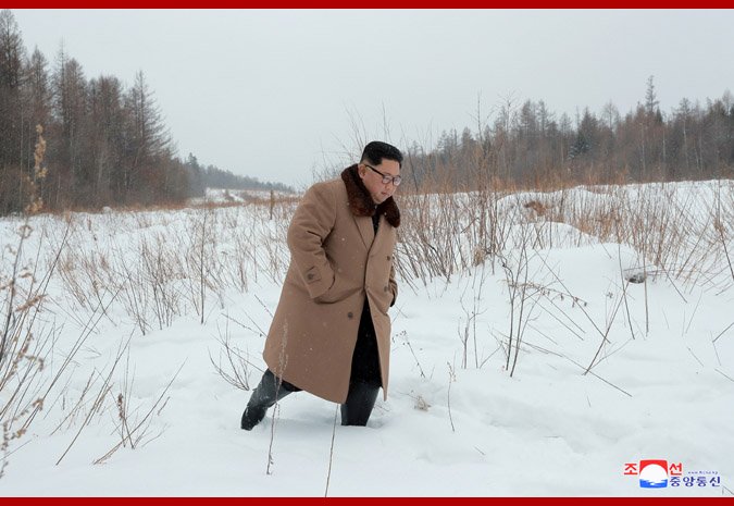 Kim Jong Un, călare pe un cal alb, pe muntele sacru al Coreei de Nord. Imaginile misterioase care prevestesc un anunț major