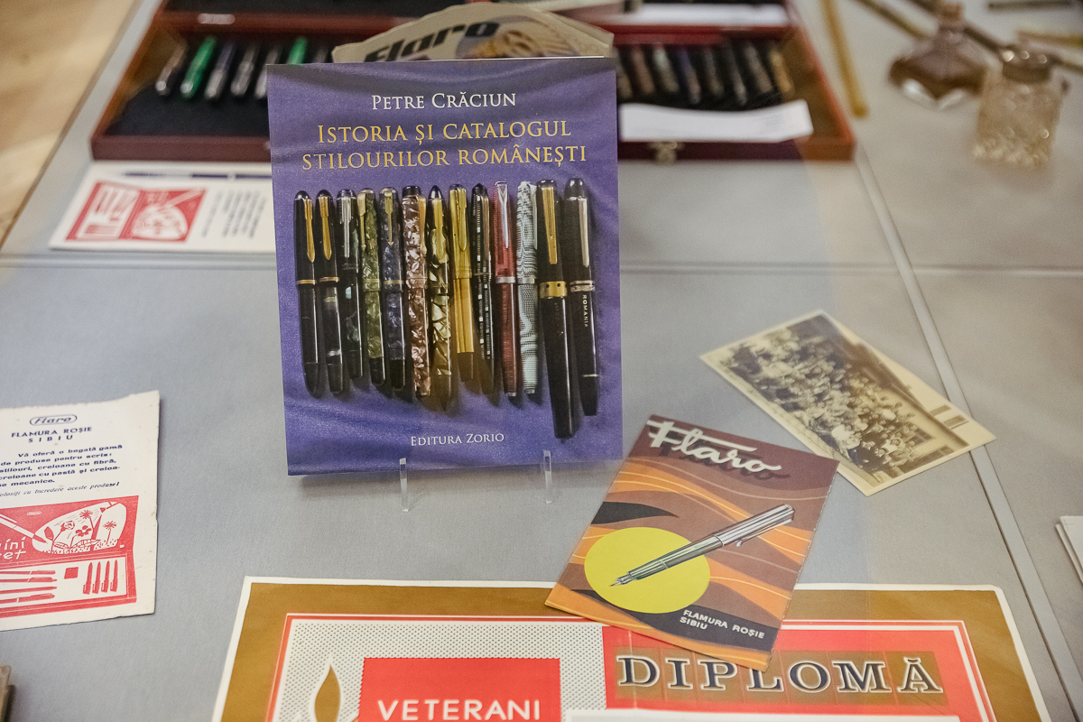 FOTO. Stilourile unor scriitori cunoscuți, expuse la Biblioteca Națională