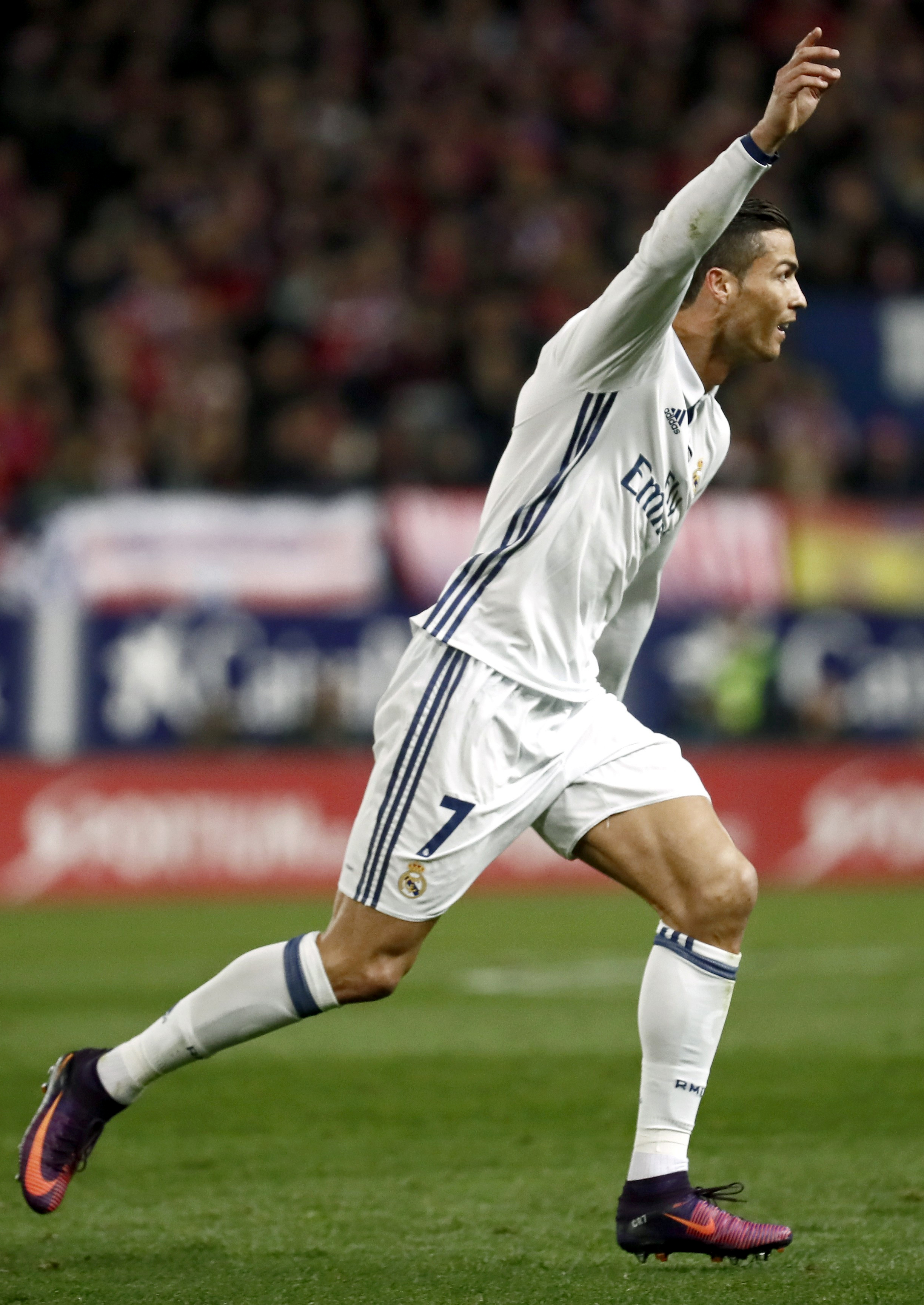 Cristiano Ronaldo l-a întrecut și pe Di Stefano. Hat-trick pentru atacantul Realului în derby-ul cu Atletico