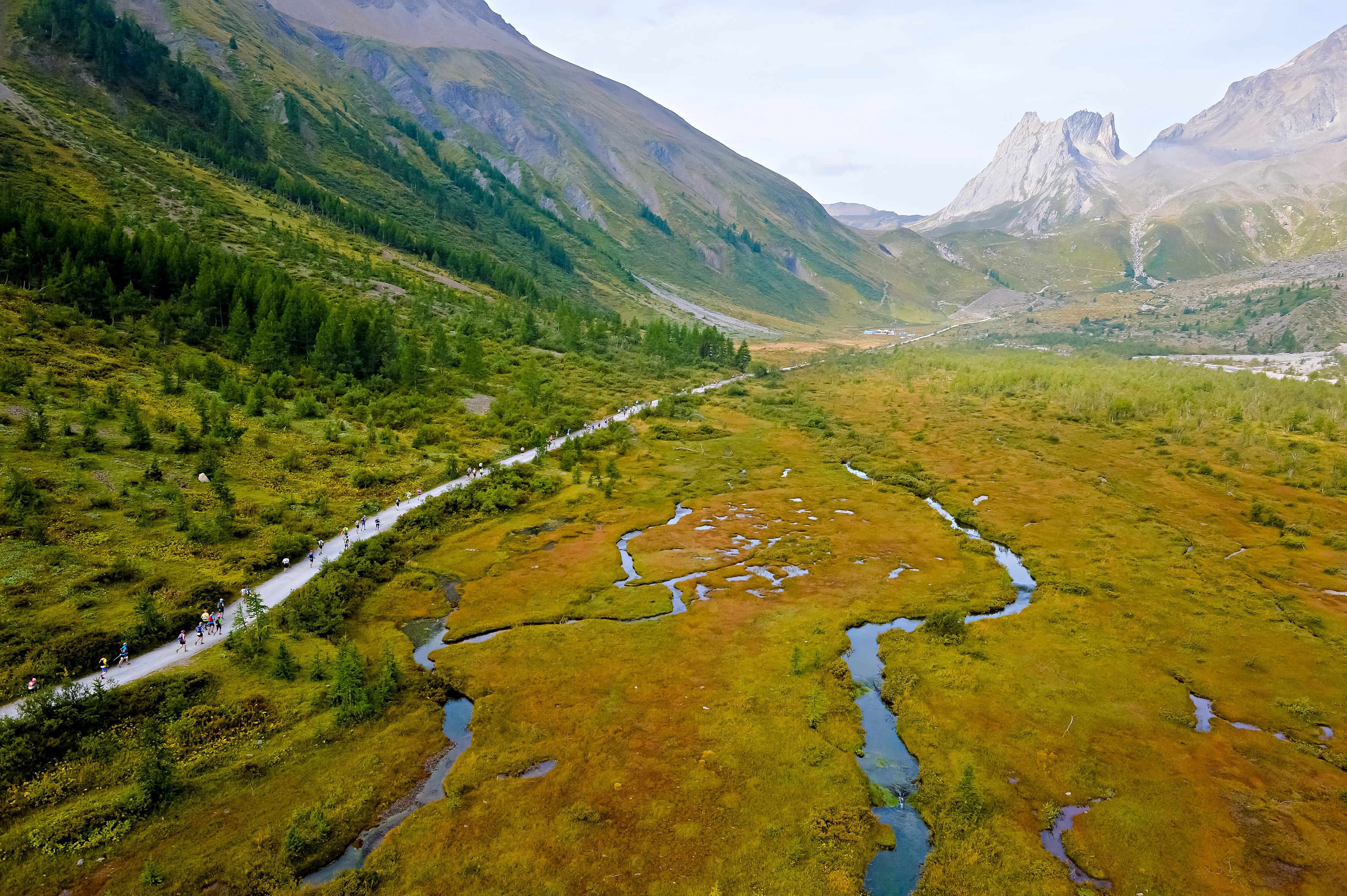 Am stat cu ochii pe Ultra Trail du Mont Blanc. Așa arată Golgota. Galerie foto spectaculoasă