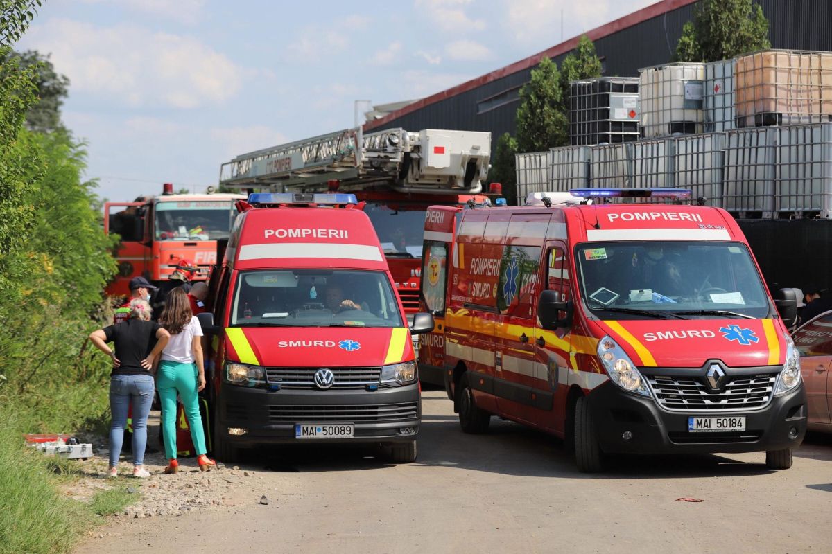 Imagini de la locul exploziei din Popești-Leordeni, soldată cu 11 răniți