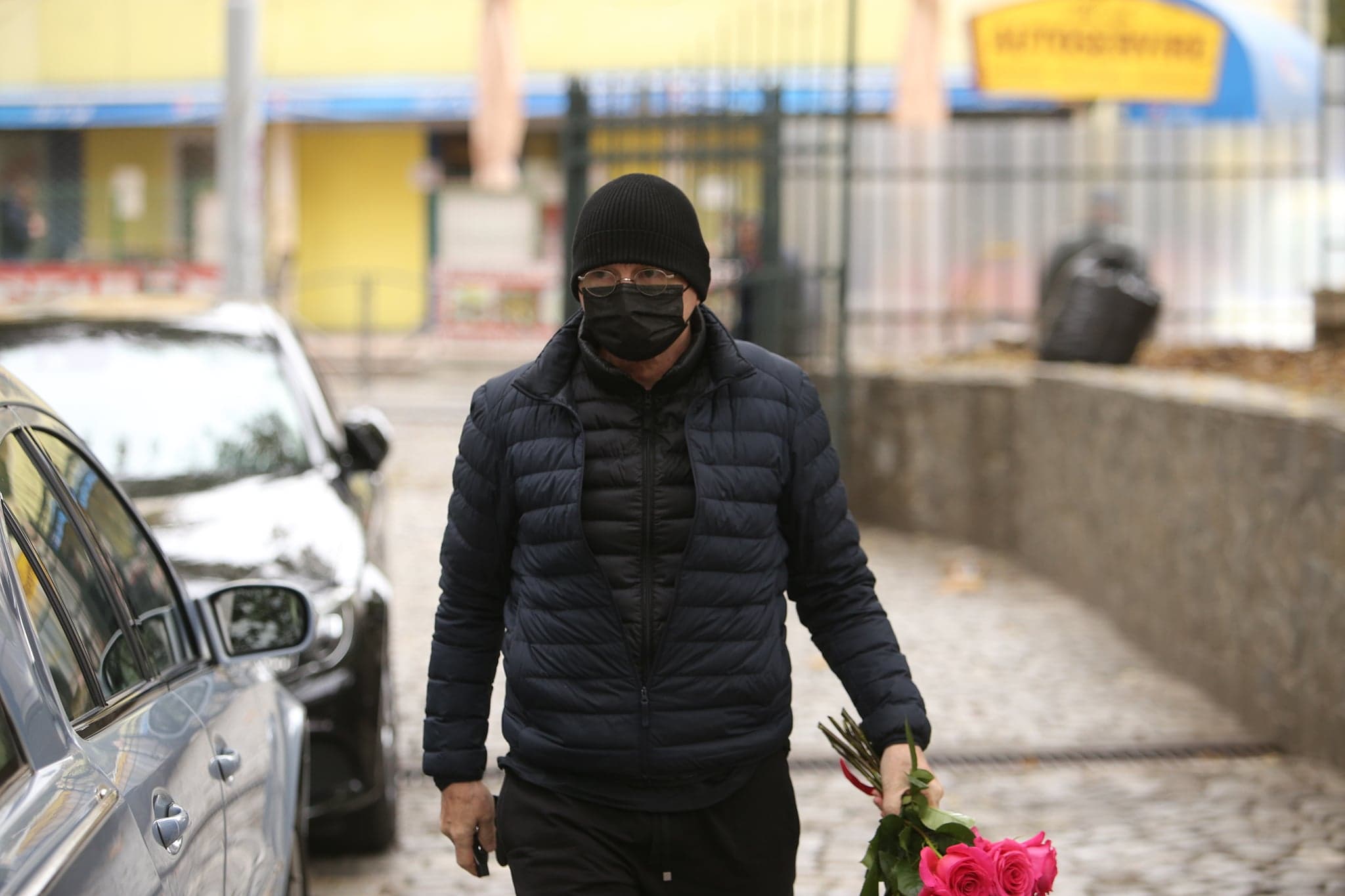 VIDEO | Vladimir Găitan, condus pe ultimul drum de familie și de colegi. Actorul, înmormântat cu onoruri militare