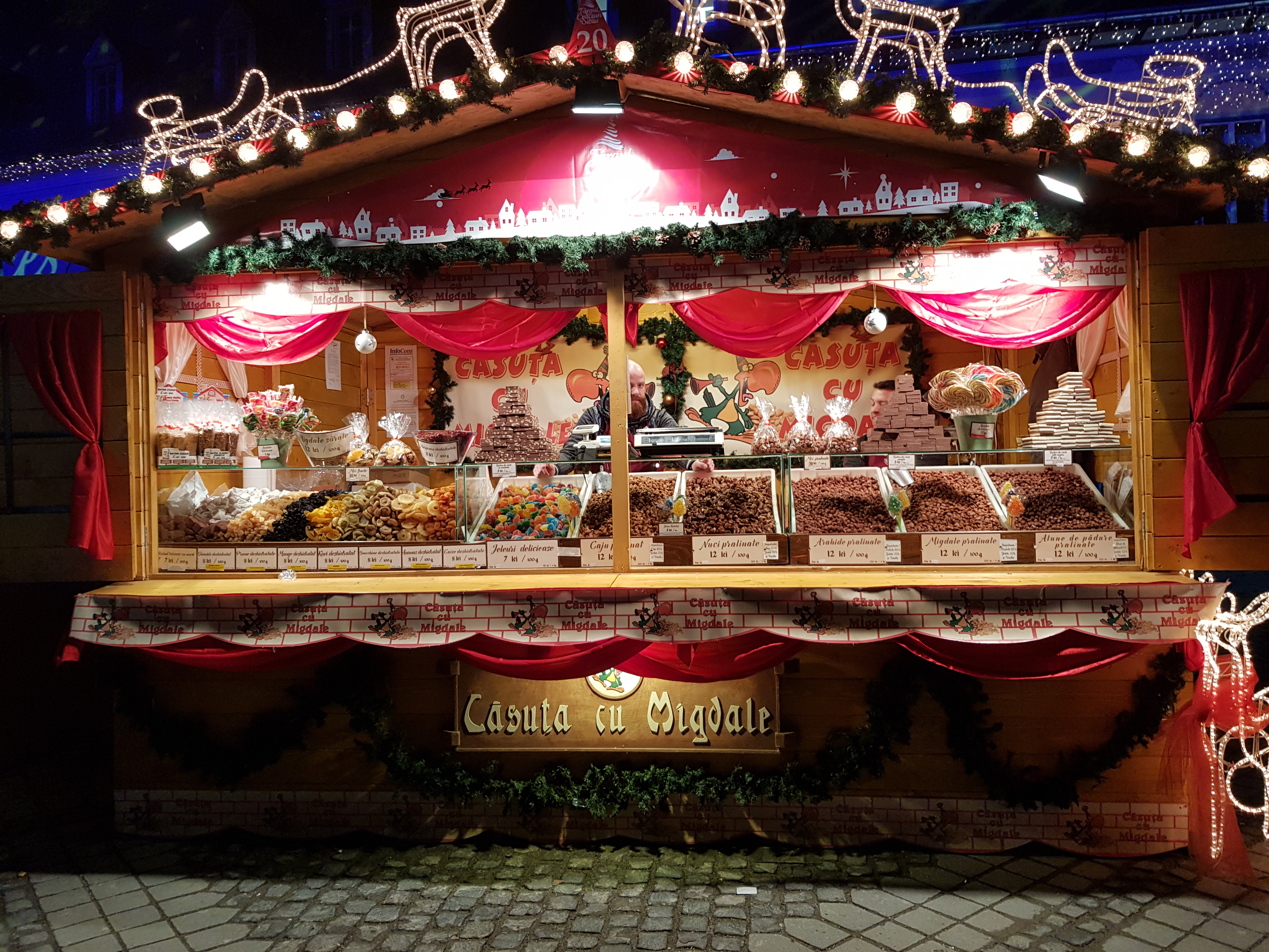 VIDEO&FOTO/ Mii de vizitatori la Târgul de Crăciun din Sibiu, la sfârșitul săptămânii trecute. O bucată din Viena, la prețuri de România