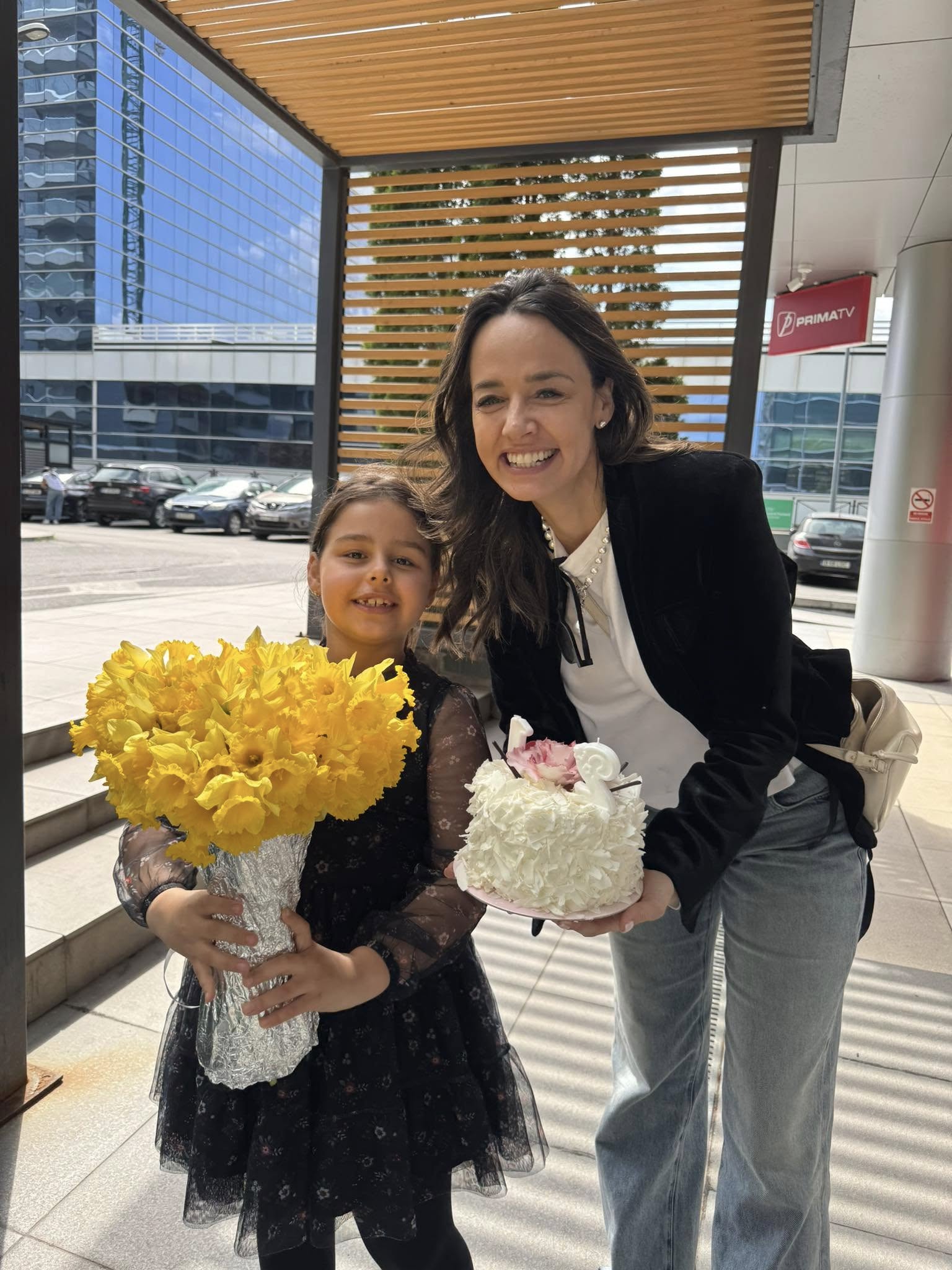 Cum arată acum Măriuca, fetița pe care Andreea Raicu a „adoptat-o” cu sufletul la doar șase ani. Revederea lor a fost emoționantă