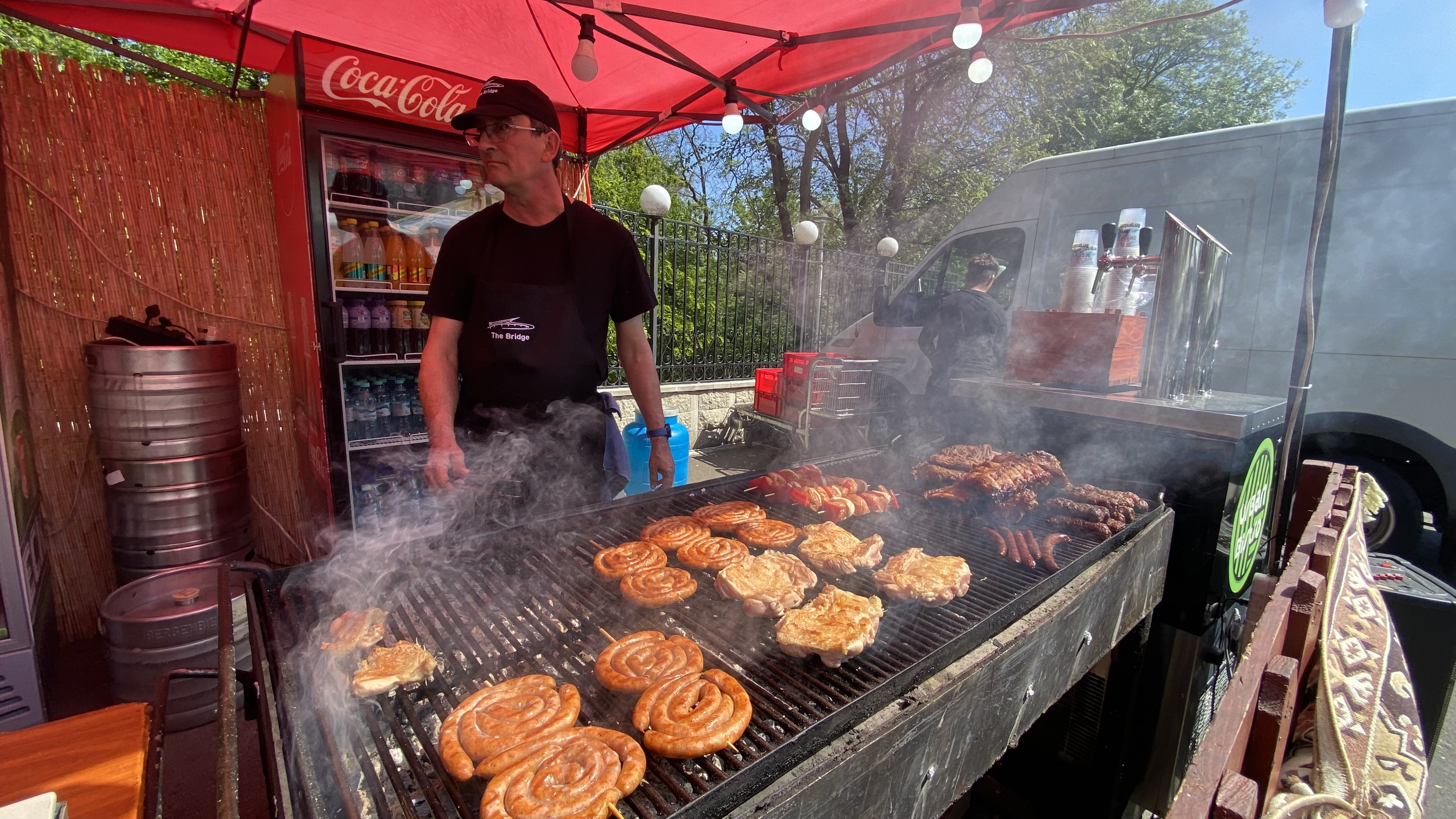 Evenimente gastronomice de 1 Mai în București: mici de un metru în parcul IOR și festin culinar lângă Arena Națională