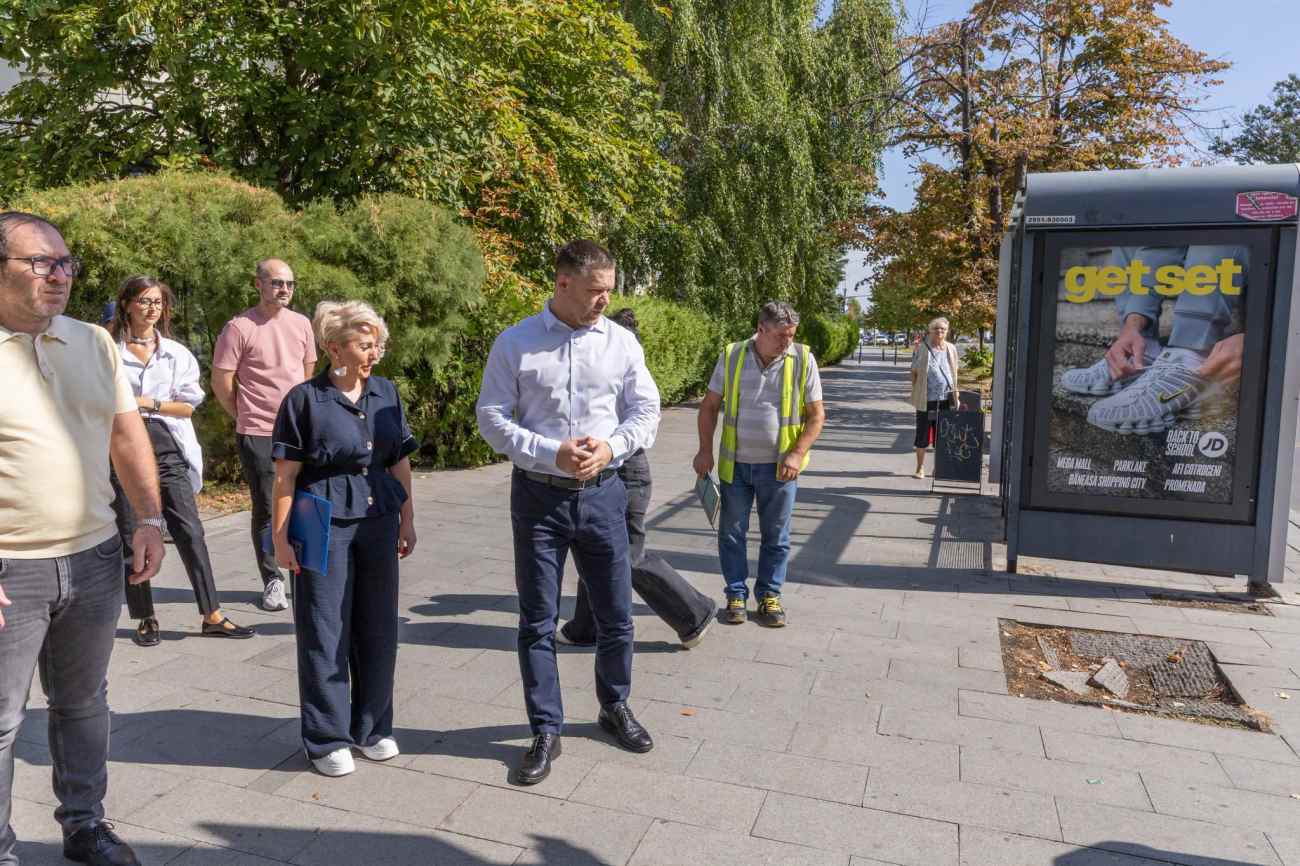 Ciprian Ciucu a mers 7 kilometri pe jos în București și l-a sunat pe primarul Vlad Popescu Piedone: „Nu vom mai avea trotuare pline de mașini în centru”