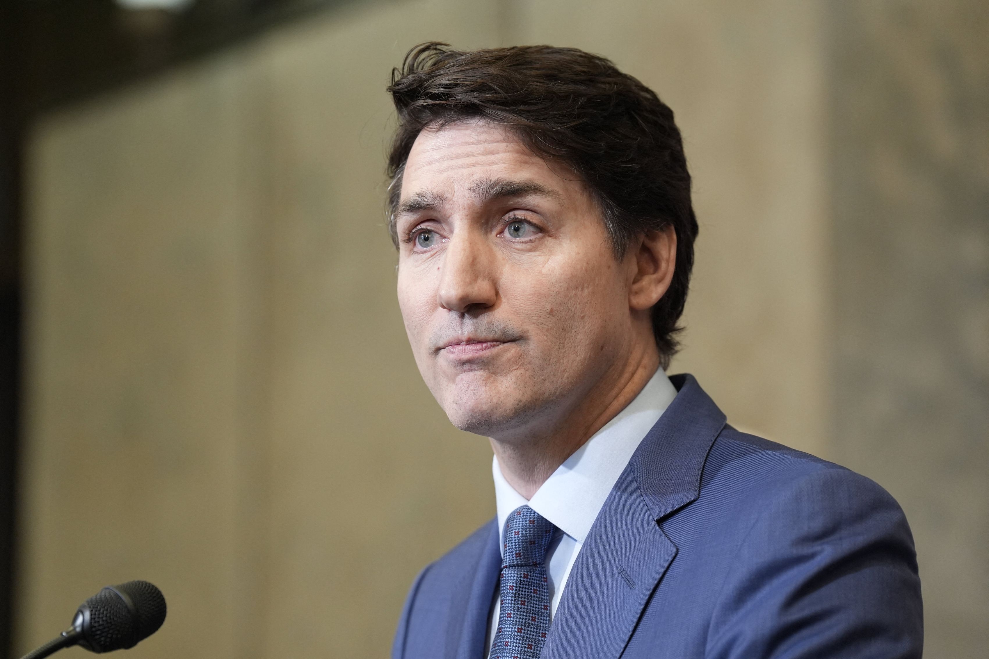 Justin Trudeau, în tandrețuri cu o artistă celebră. Au fost surprinși pe iaht în timp ce se sărutau