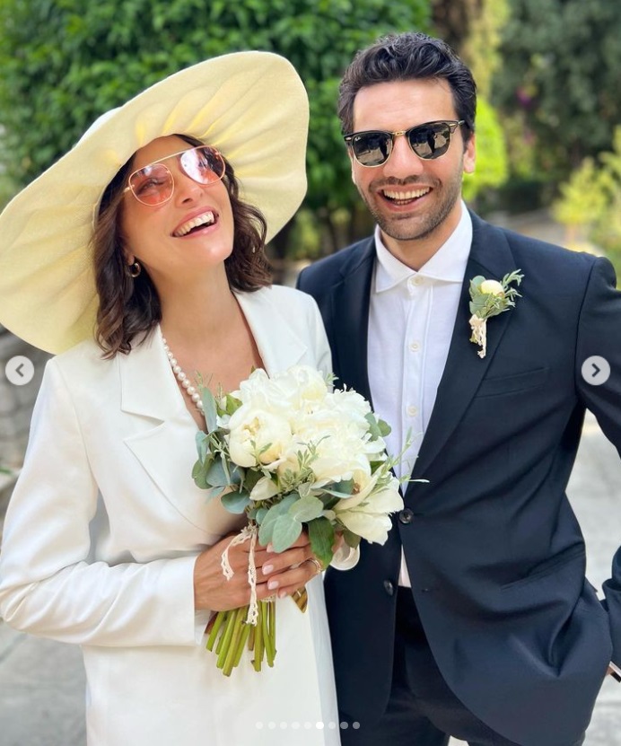 Kaan Urgancıoğlu din serialul „Secrete de familie”, surprins de paparazzi în vacanță. Presa din Turcia scrie că soția actorului e însărcinată