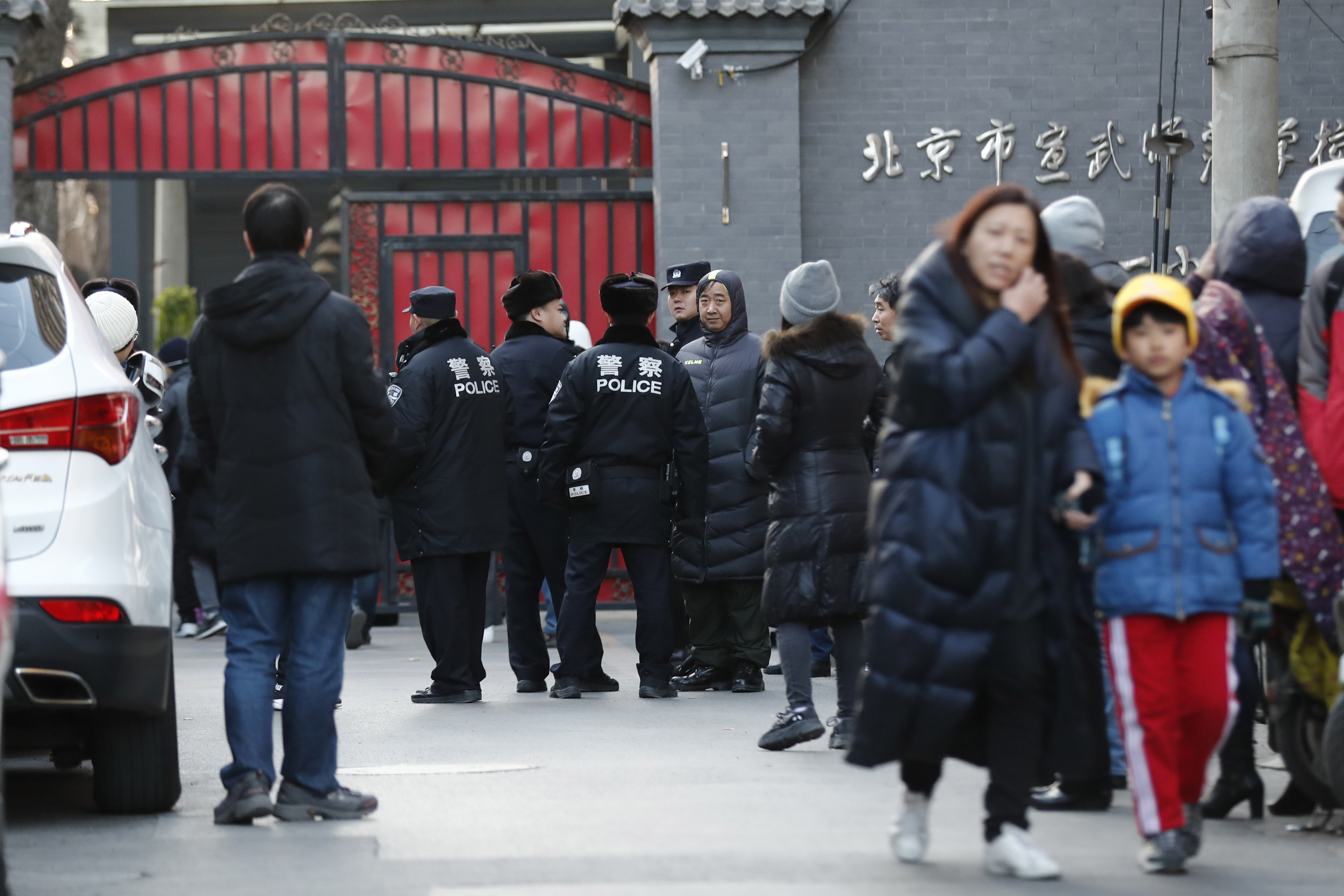 FOTO & VIDEO / Atac cu ciocanul la o şcoală din China. Peste 20 de copii au fost răniţi